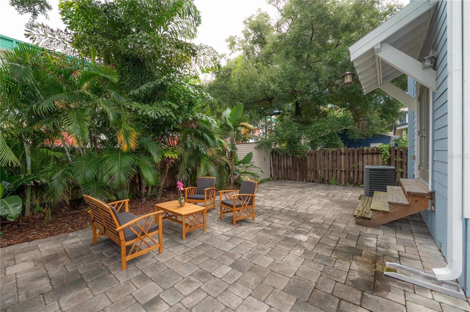 412 E AMELIA AVE — photo 19