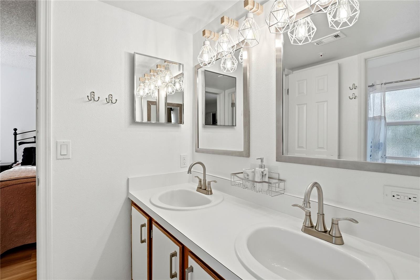 2400 FEATHER SOUND DR #427 — photo 18
