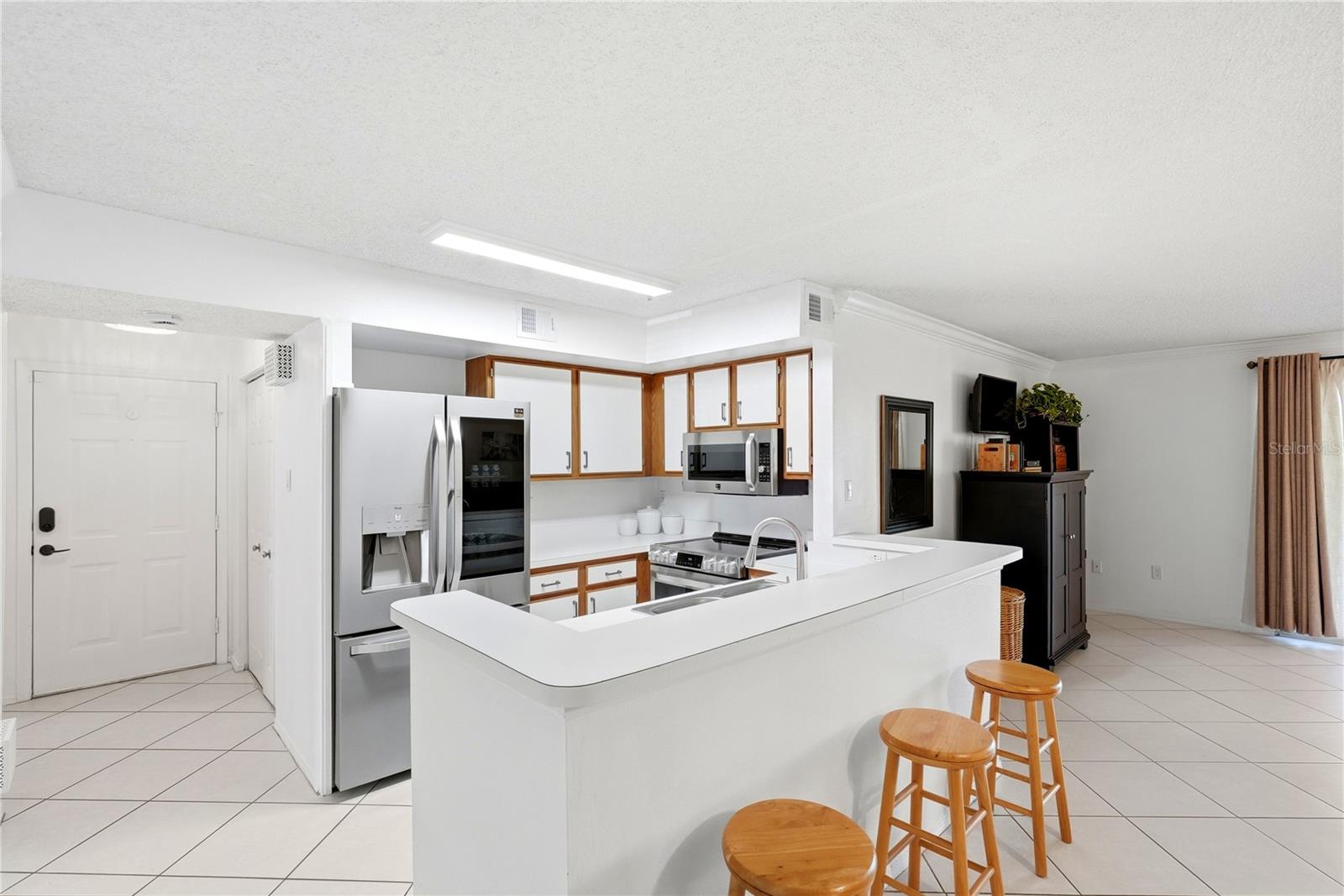 2400 FEATHER SOUND DR #427 — photo 7