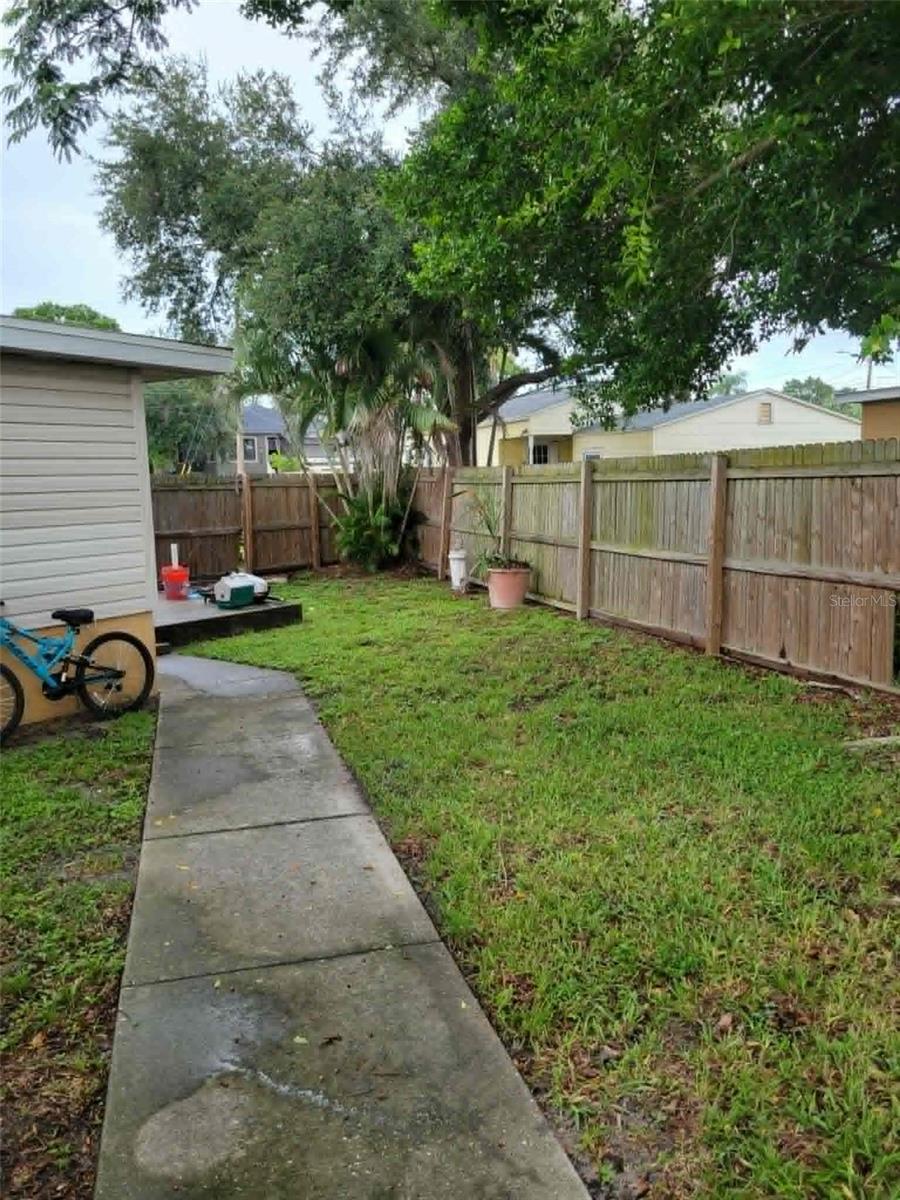 8446 WAVERLY RD N — photo 9