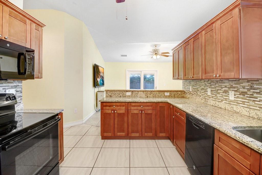 1131 DOGWOOD AVE — photo 12