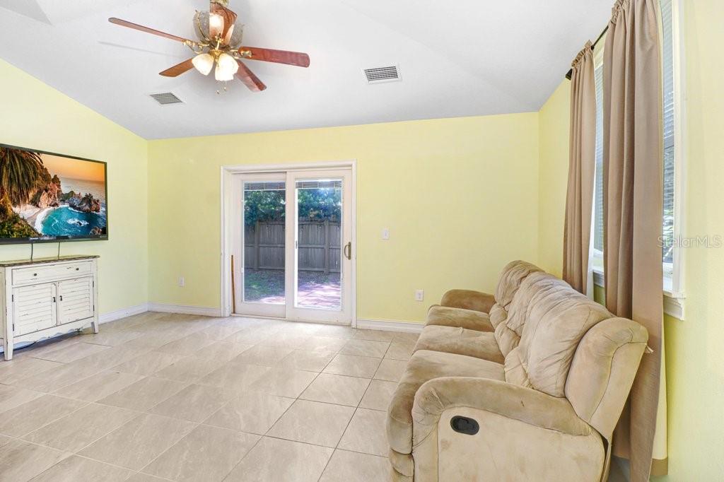 1131 DOGWOOD AVE — photo 4