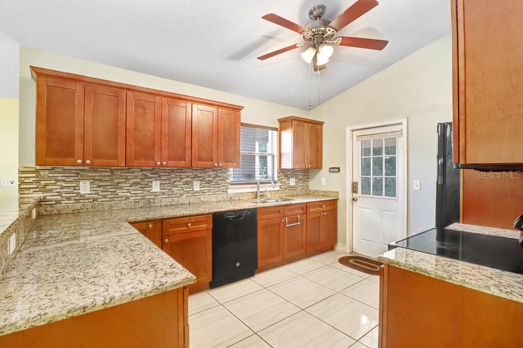 1131 DOGWOOD AVE — photo 10