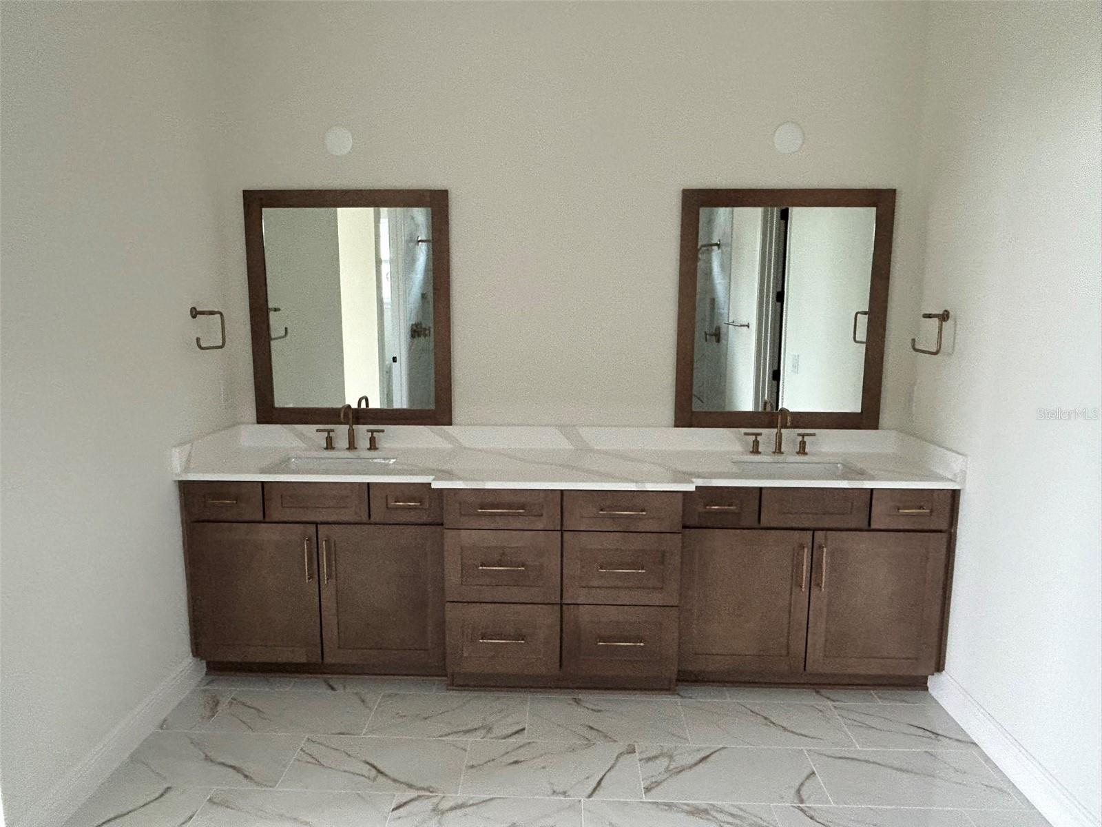 17483 MONTGOMERY CT — photo 10
