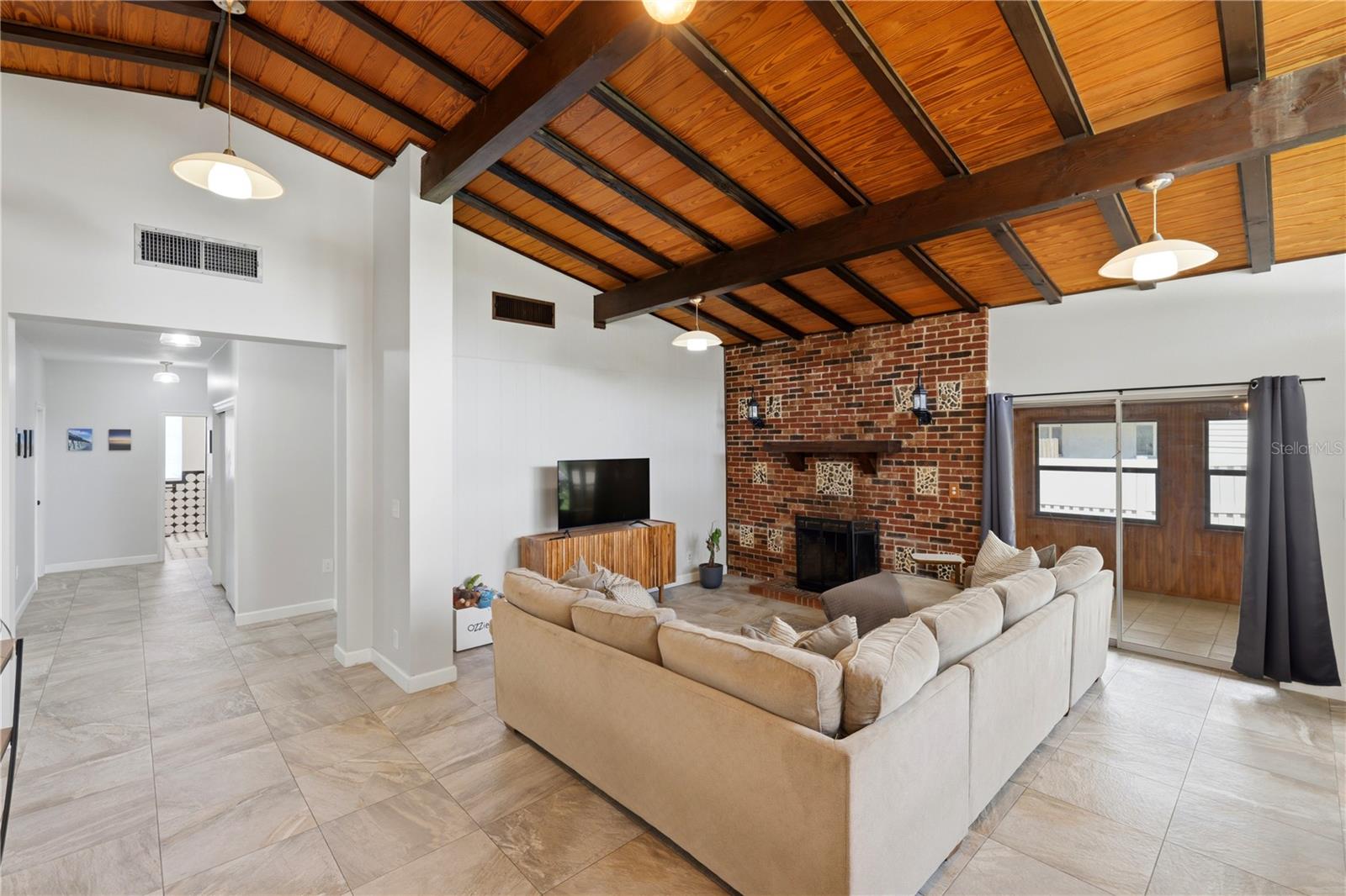 4232 PANDORA RD — photo 9
