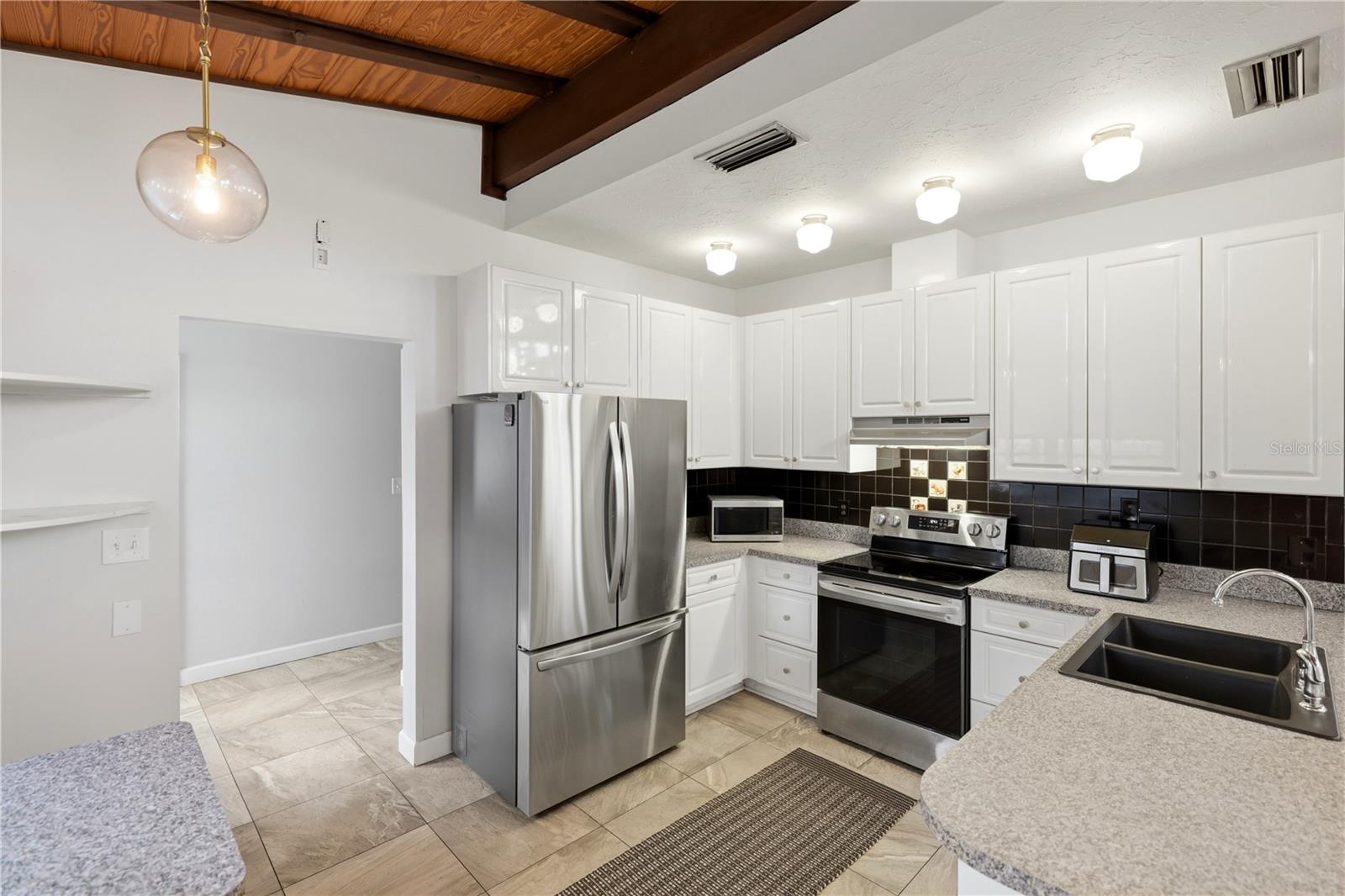 4232 PANDORA RD — photo 15