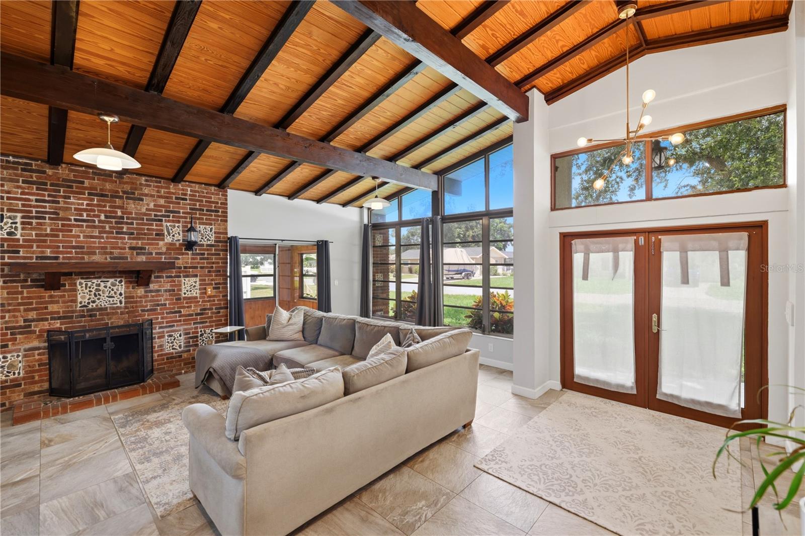 4232 PANDORA RD — photo 8