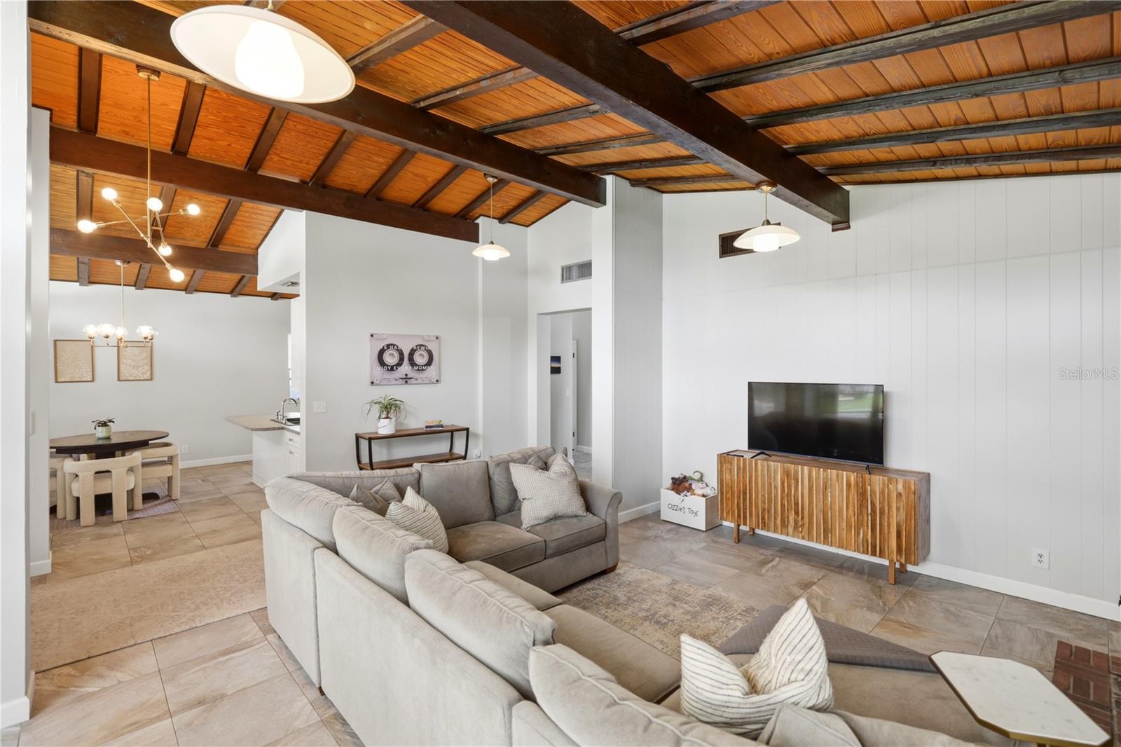 4232 PANDORA RD — photo 10