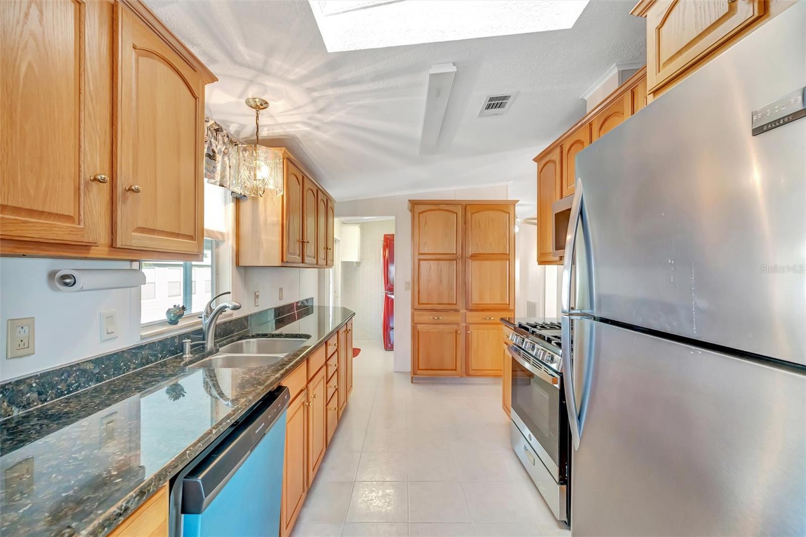 138 S SAINT THOMAS CIR — photo 33