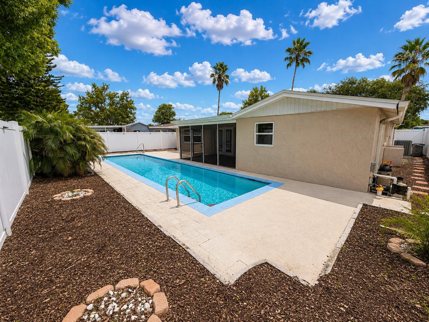 9135 GREENBRIAR LN — photo 6