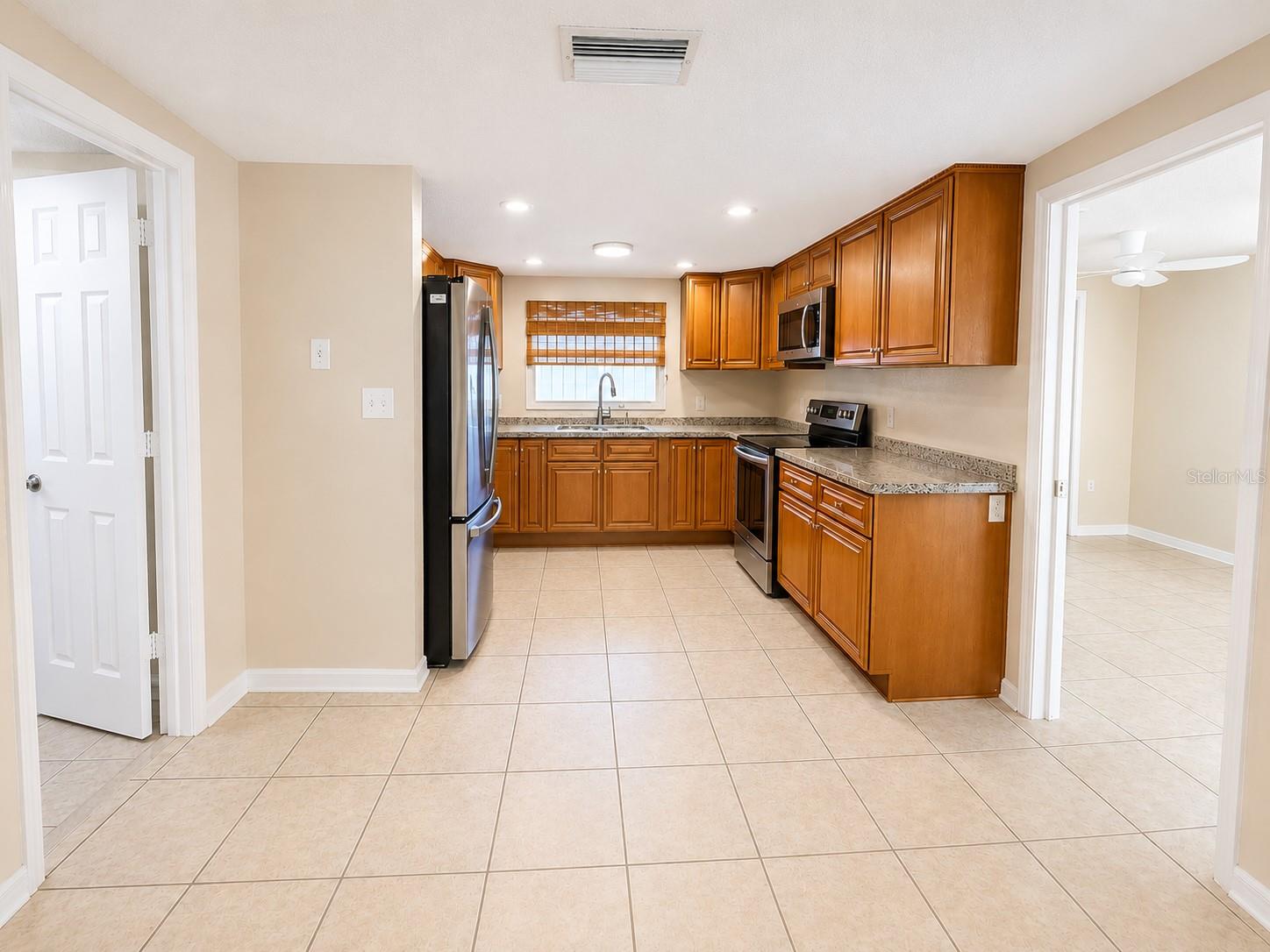 9135 GREENBRIAR LN — photo 20