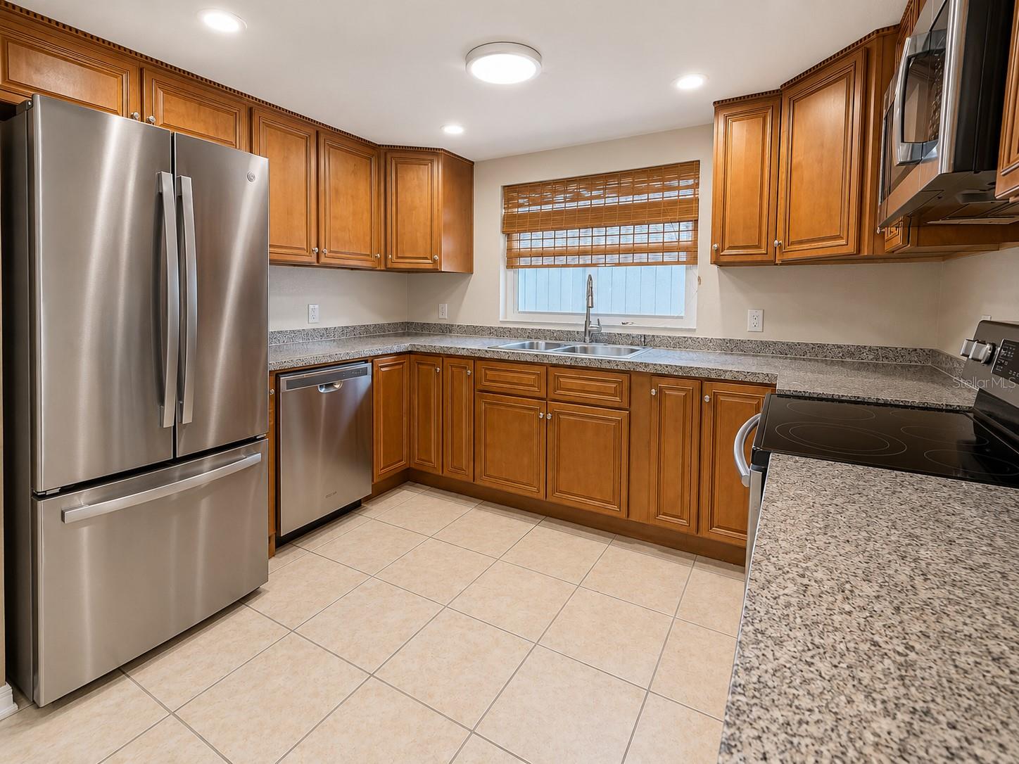 9135 GREENBRIAR LN — photo 22