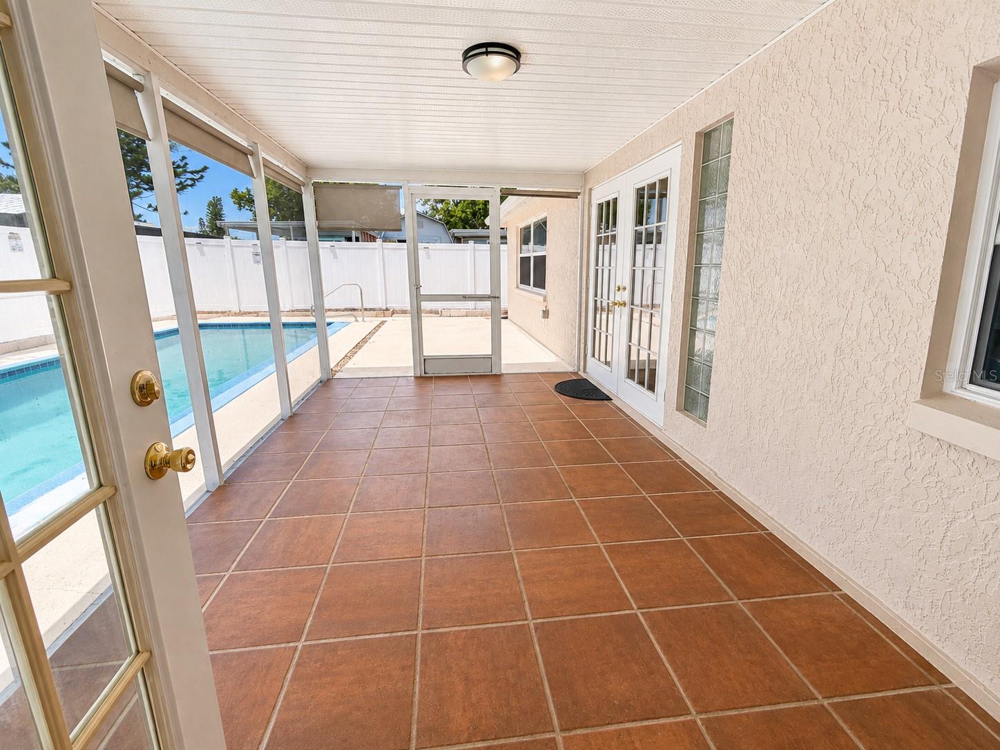 9135 GREENBRIAR LN — photo 12