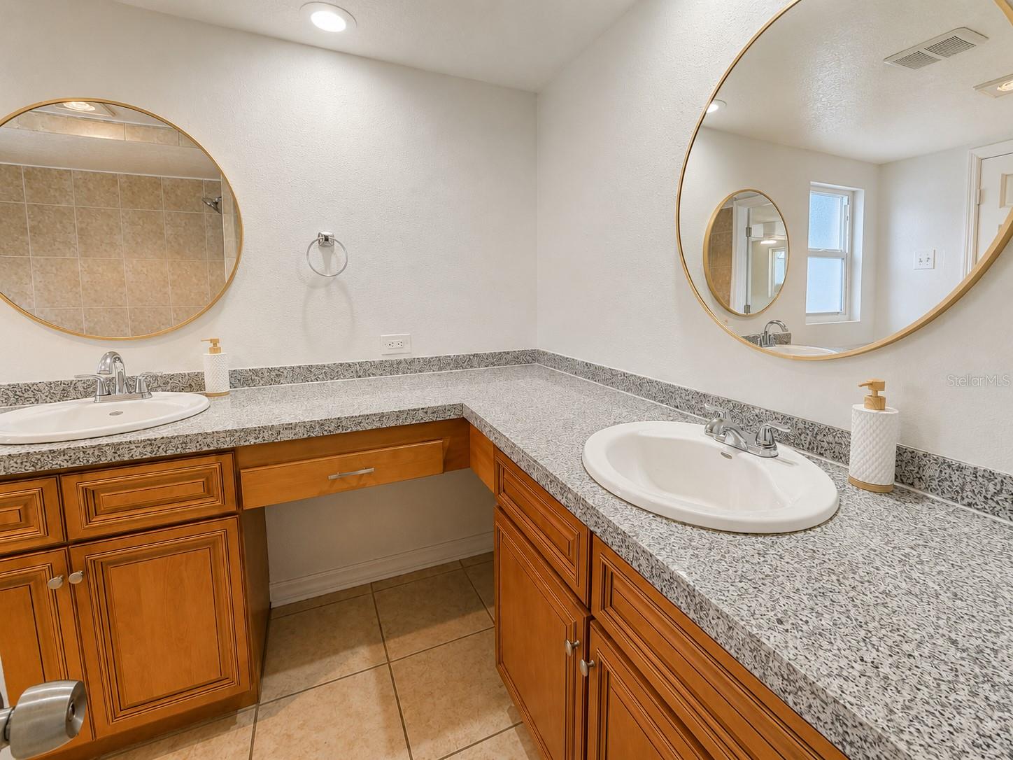 9135 GREENBRIAR LN — photo 27