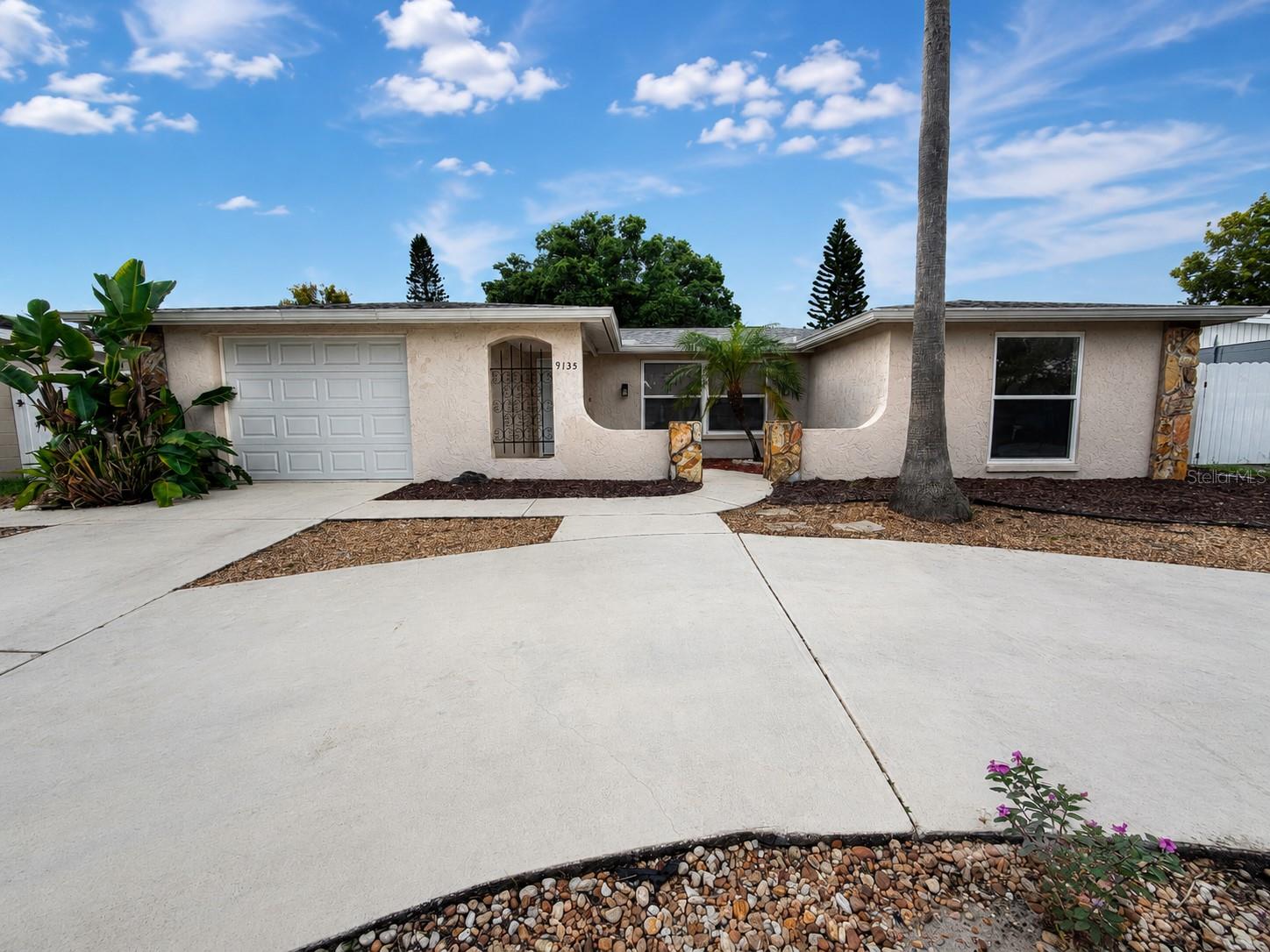 9135 GREENBRIAR LN — photo 2