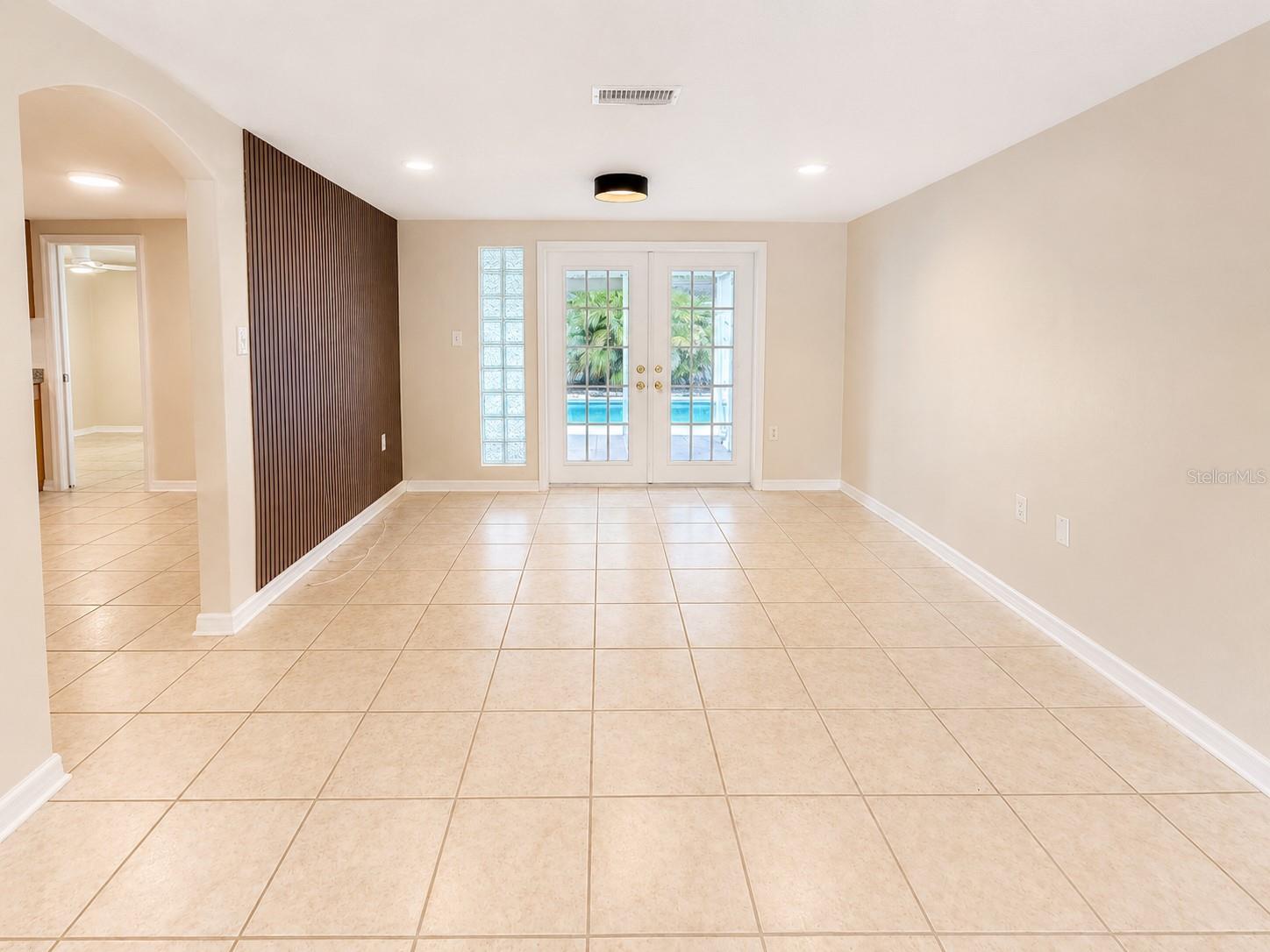 9135 GREENBRIAR LN — photo 17