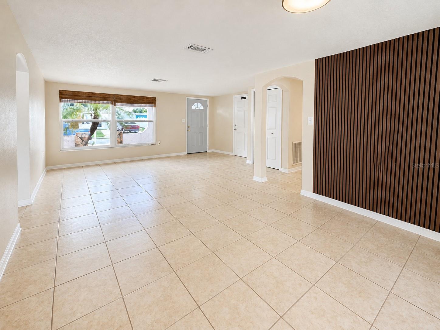 9135 GREENBRIAR LN — photo 19
