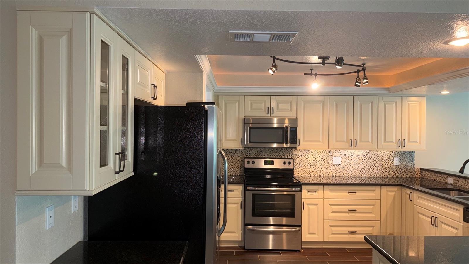 225 COUNTRY CLUB DR #E346 — photo 8