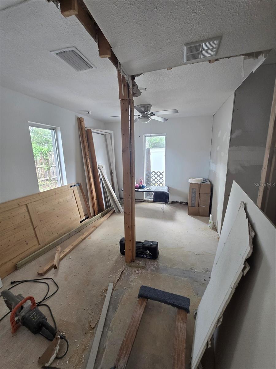 908 GRAND CENTRAL ST — photo 5