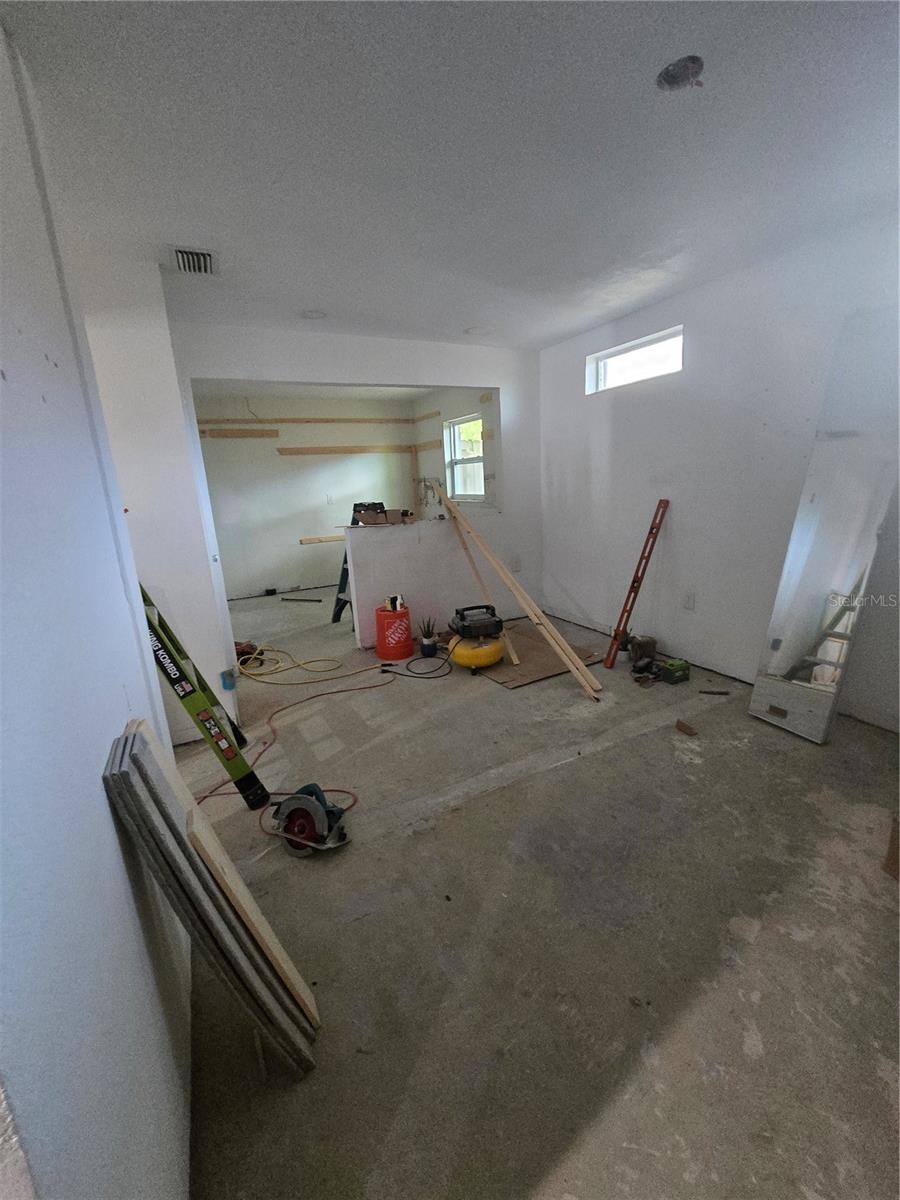 908 GRAND CENTRAL ST — photo 11