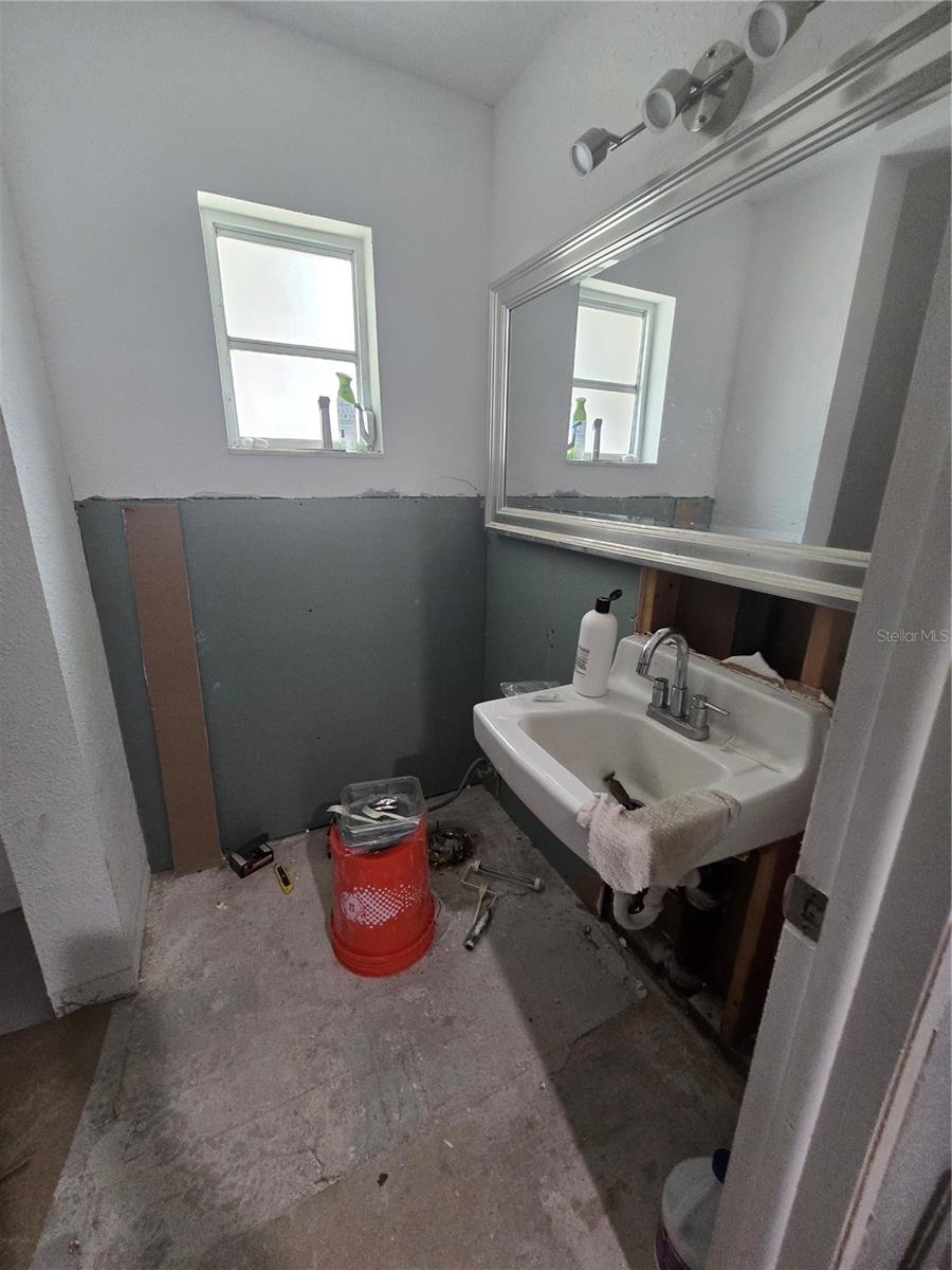 908 GRAND CENTRAL ST — photo 15