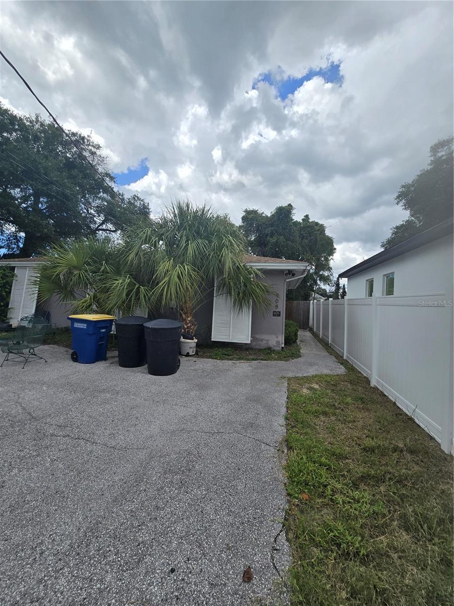 908 GRAND CENTRAL ST — photo 34
