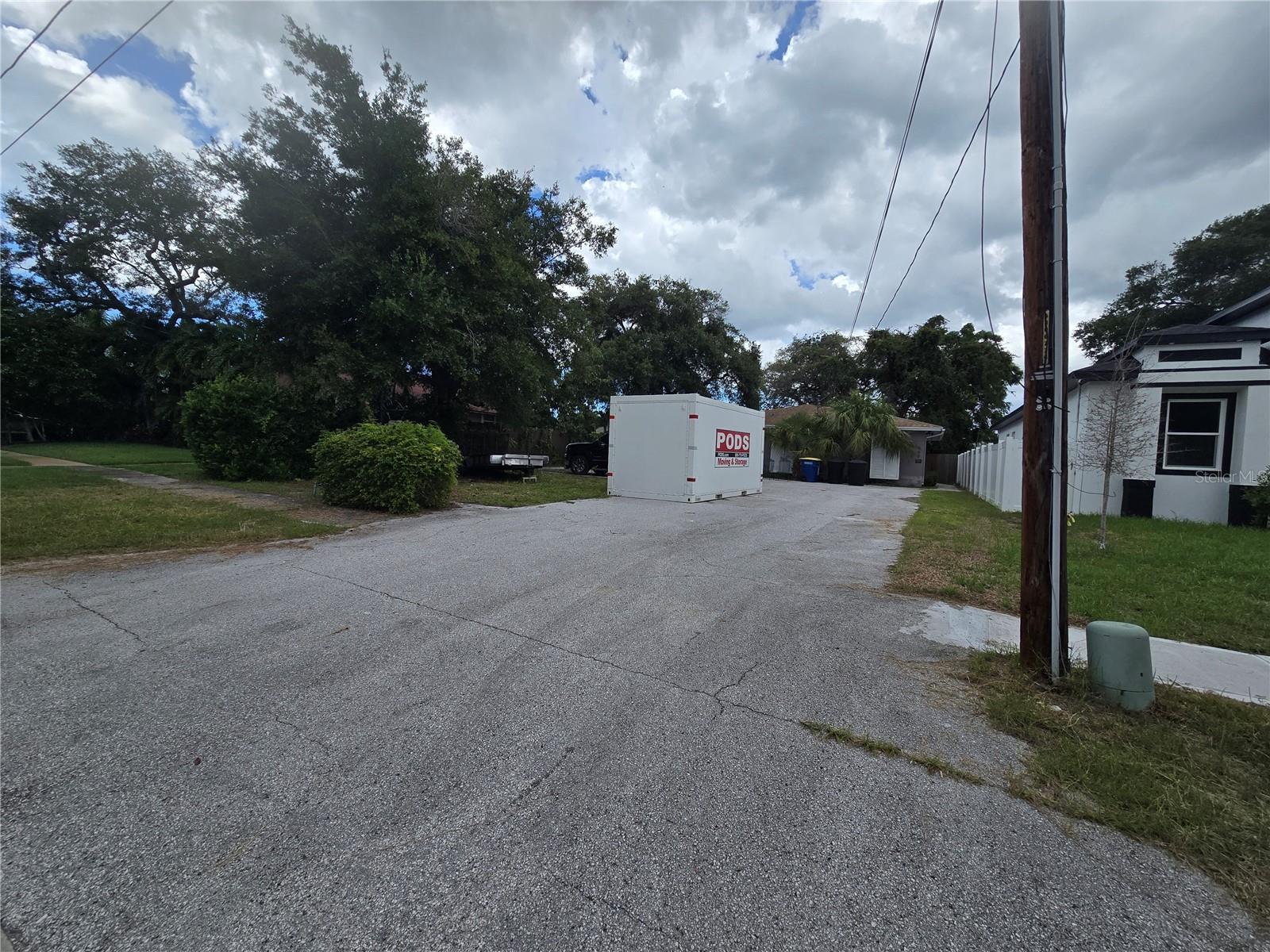 908 GRAND CENTRAL ST — photo 35