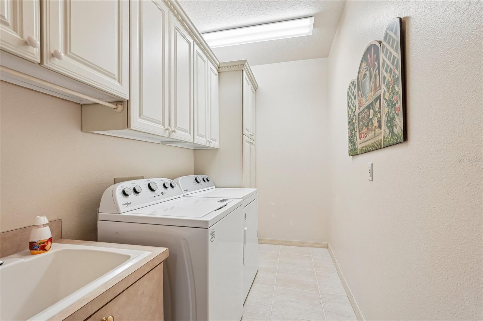 403 LANSBROOK DR — photo 22
