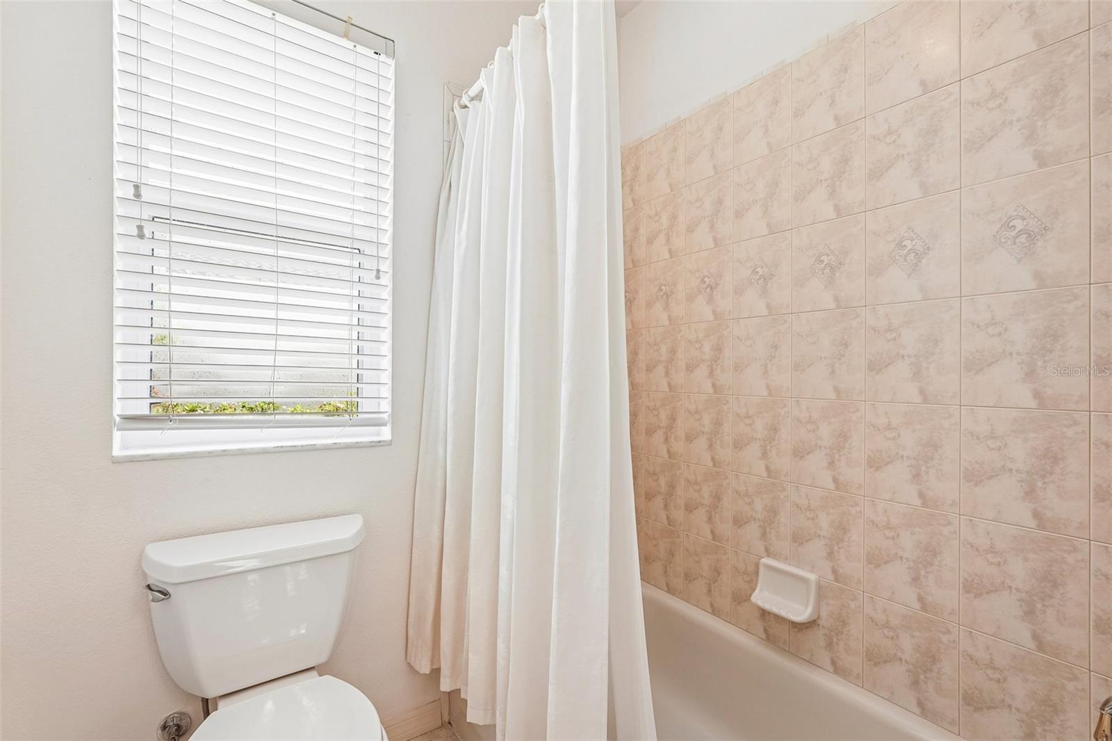 403 LANSBROOK DR — photo 40
