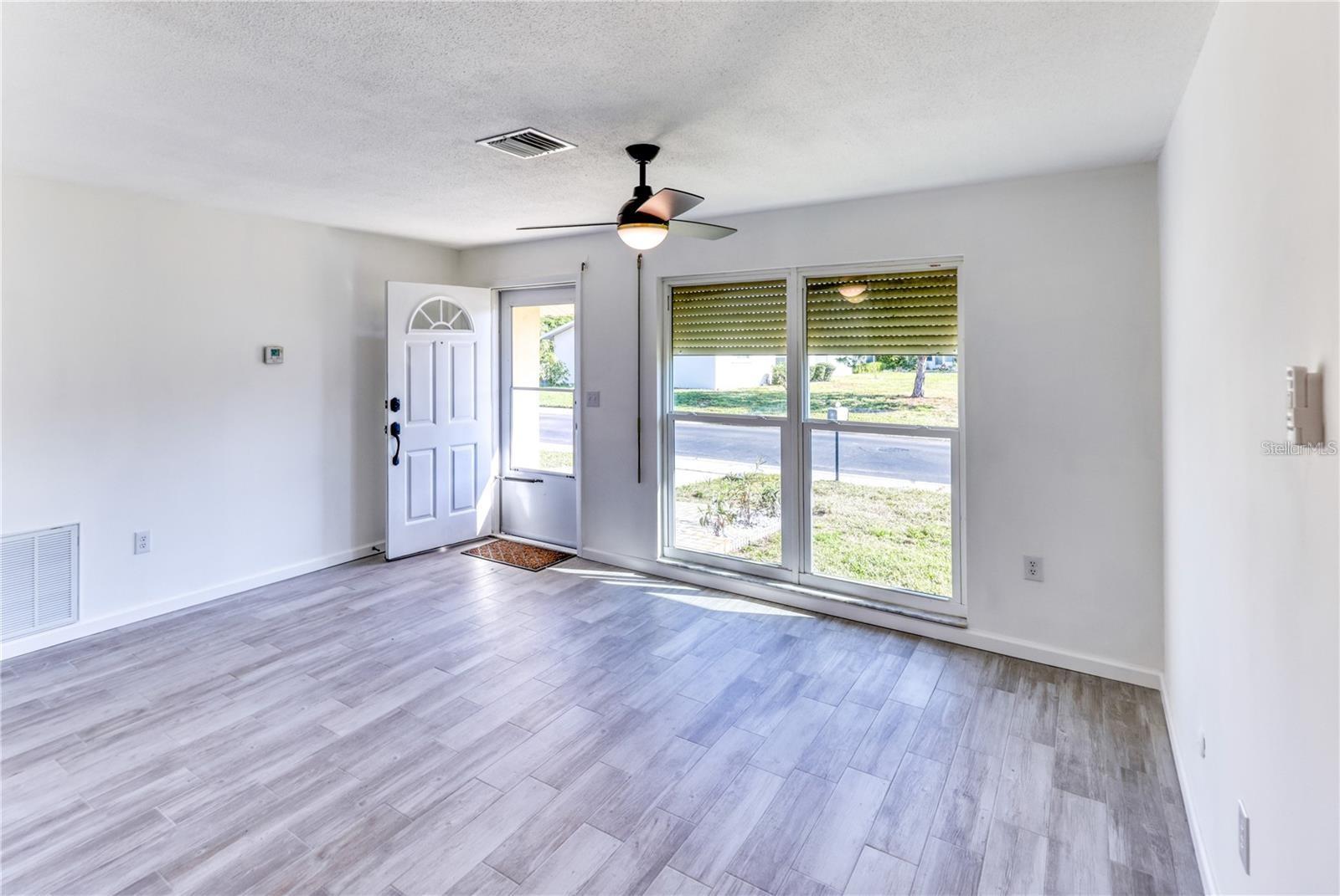 4318 GREAT LAKES DR N — photo 21