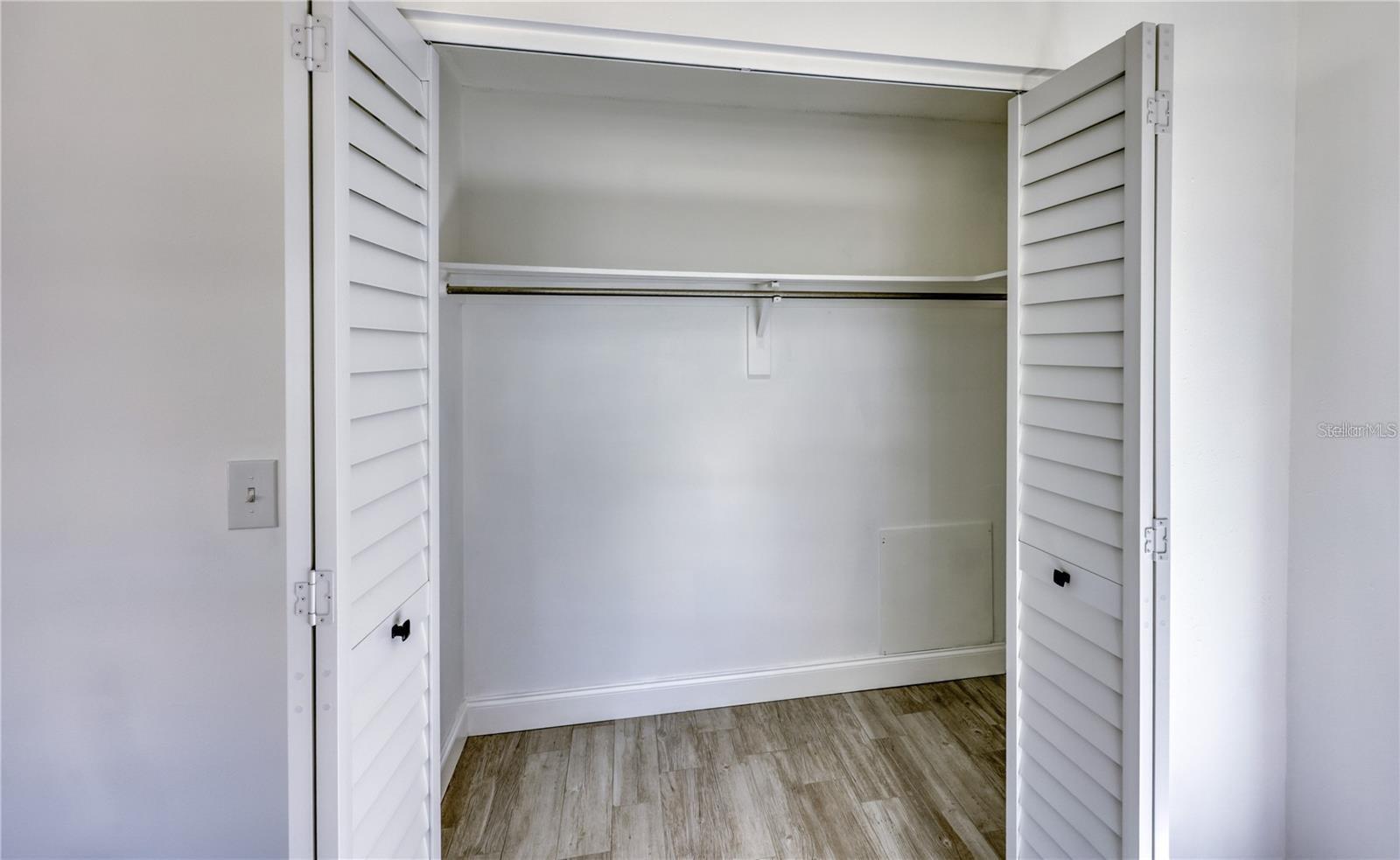 4318 GREAT LAKES DR N — photo 11