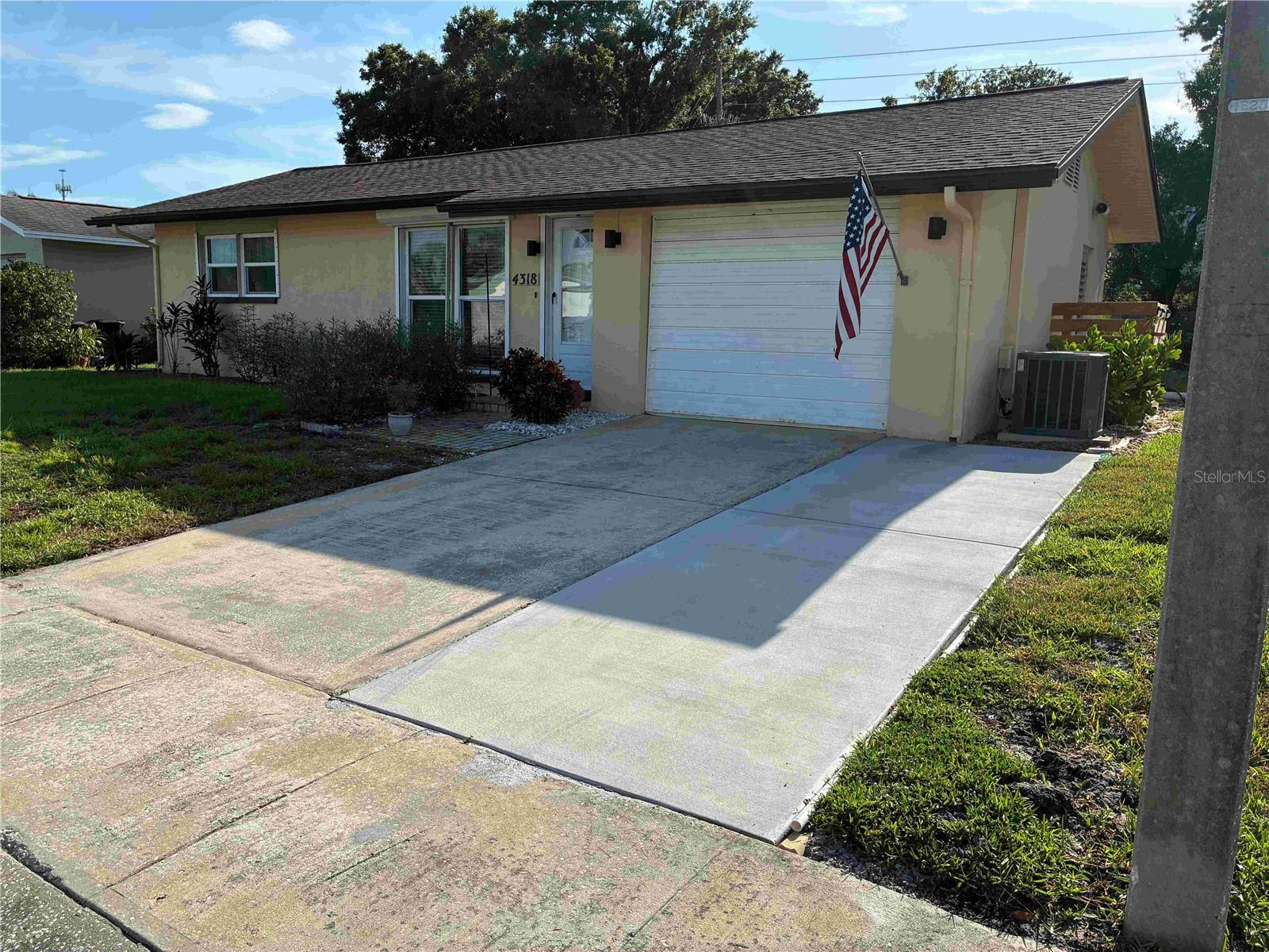 4318 GREAT LAKES DR N — photo 2