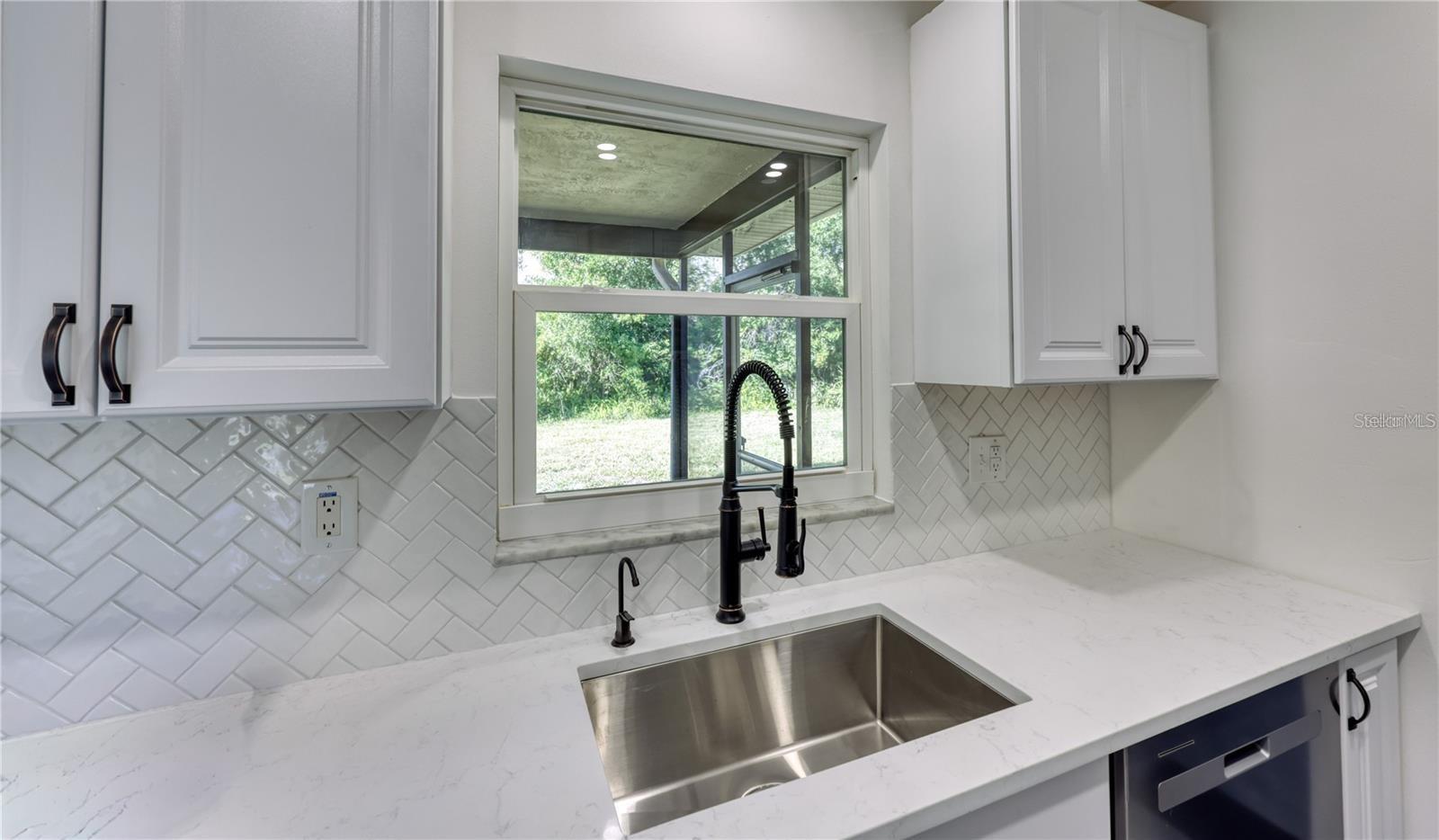 4318 GREAT LAKES DR N — photo 9