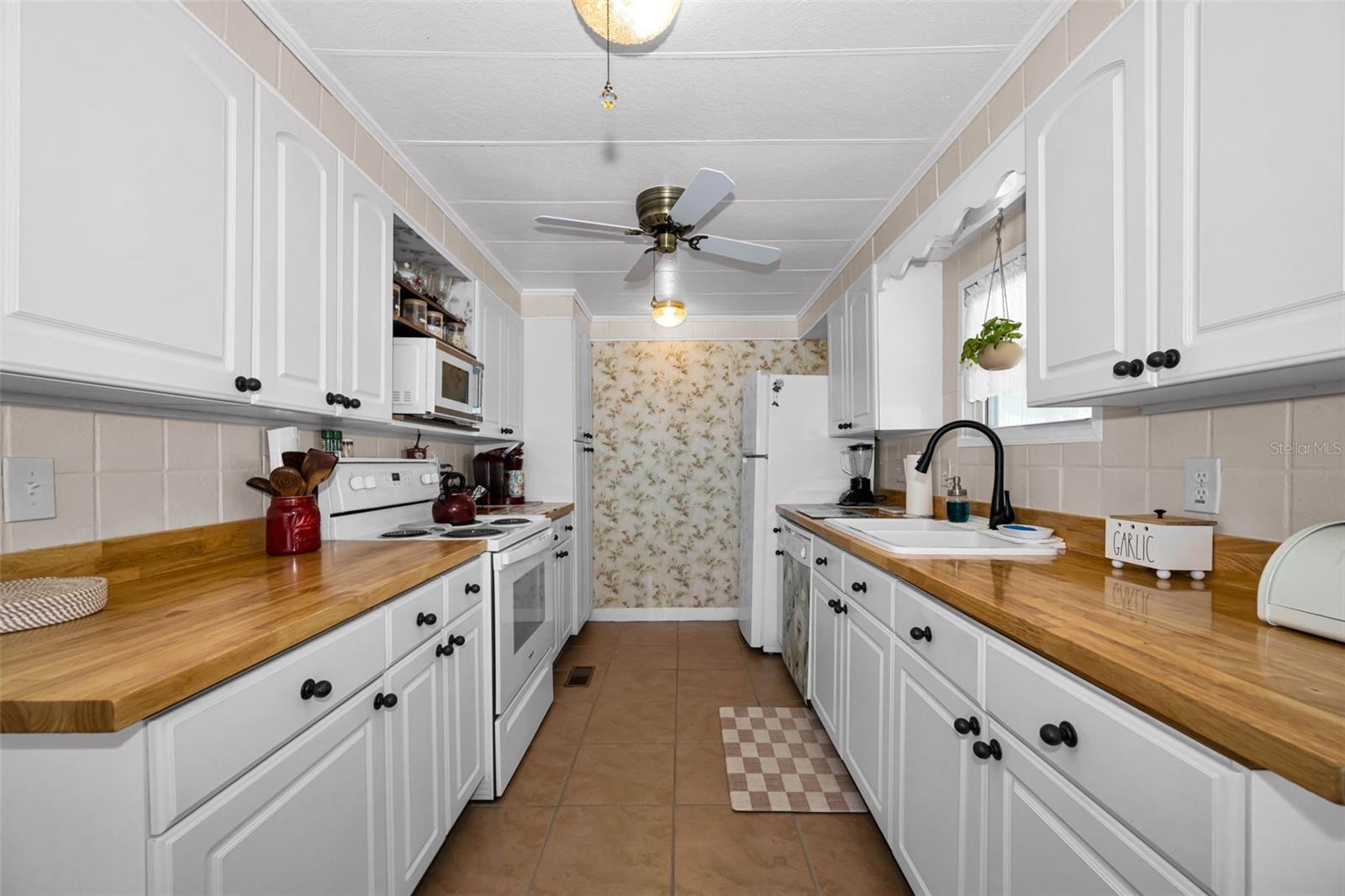 143 MELODY LN — photo 4