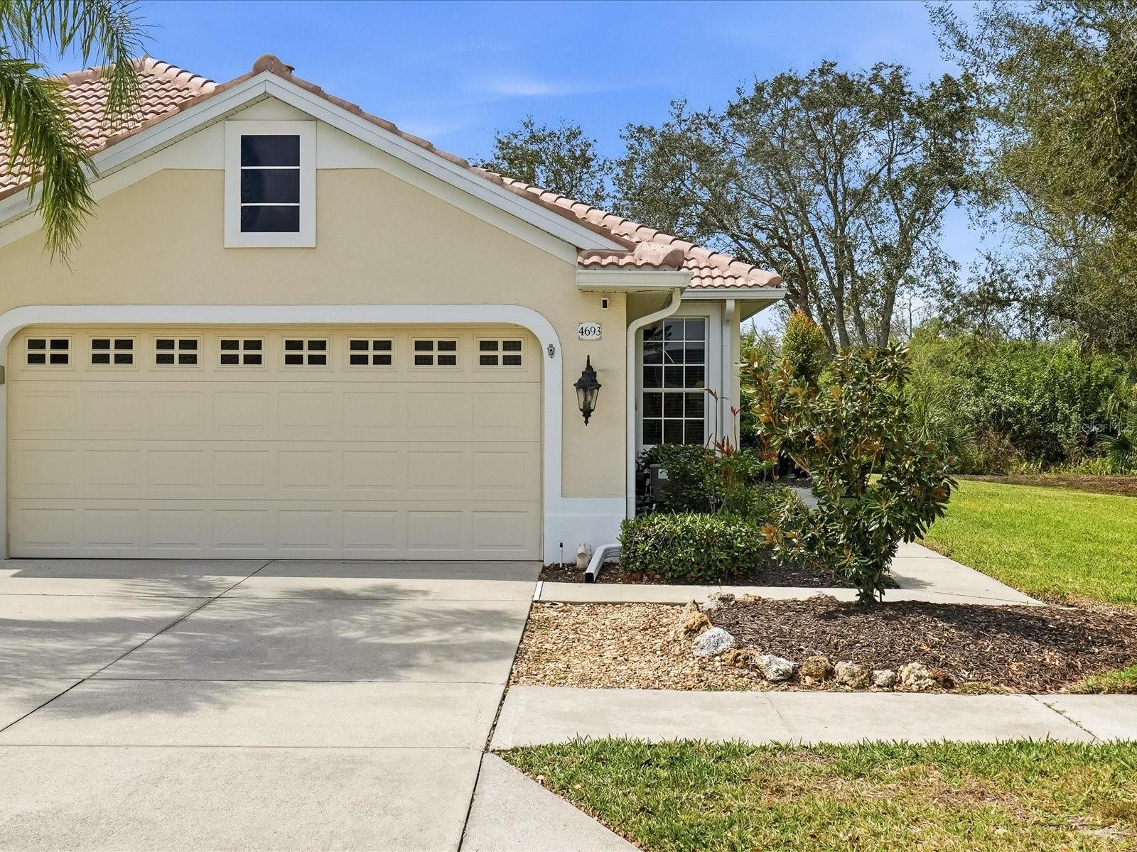 4693 WHISPERING OAKS DR — photo 4