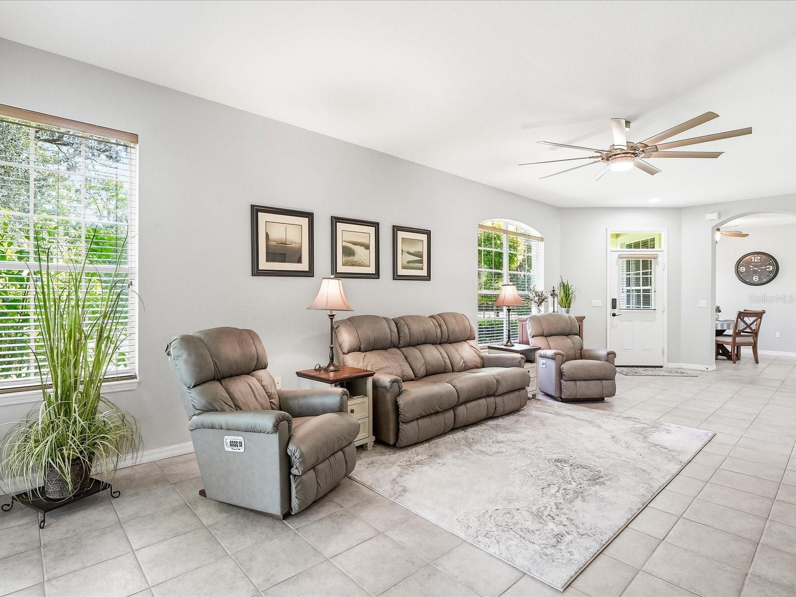 4693 WHISPERING OAKS DR — photo 9