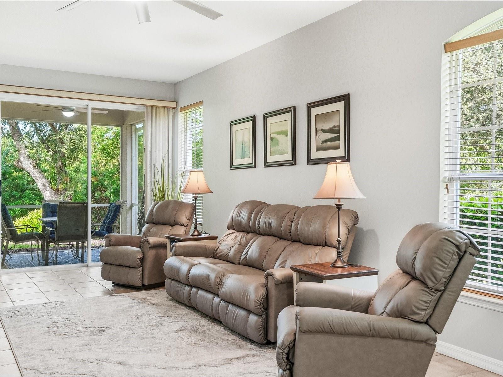 4693 WHISPERING OAKS DR — photo 10