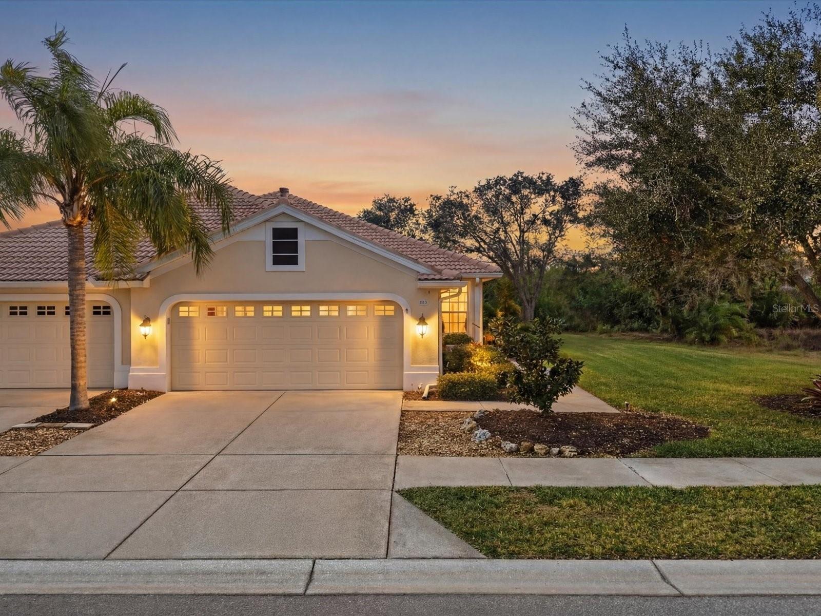 4693 WHISPERING OAKS DR — photo 3