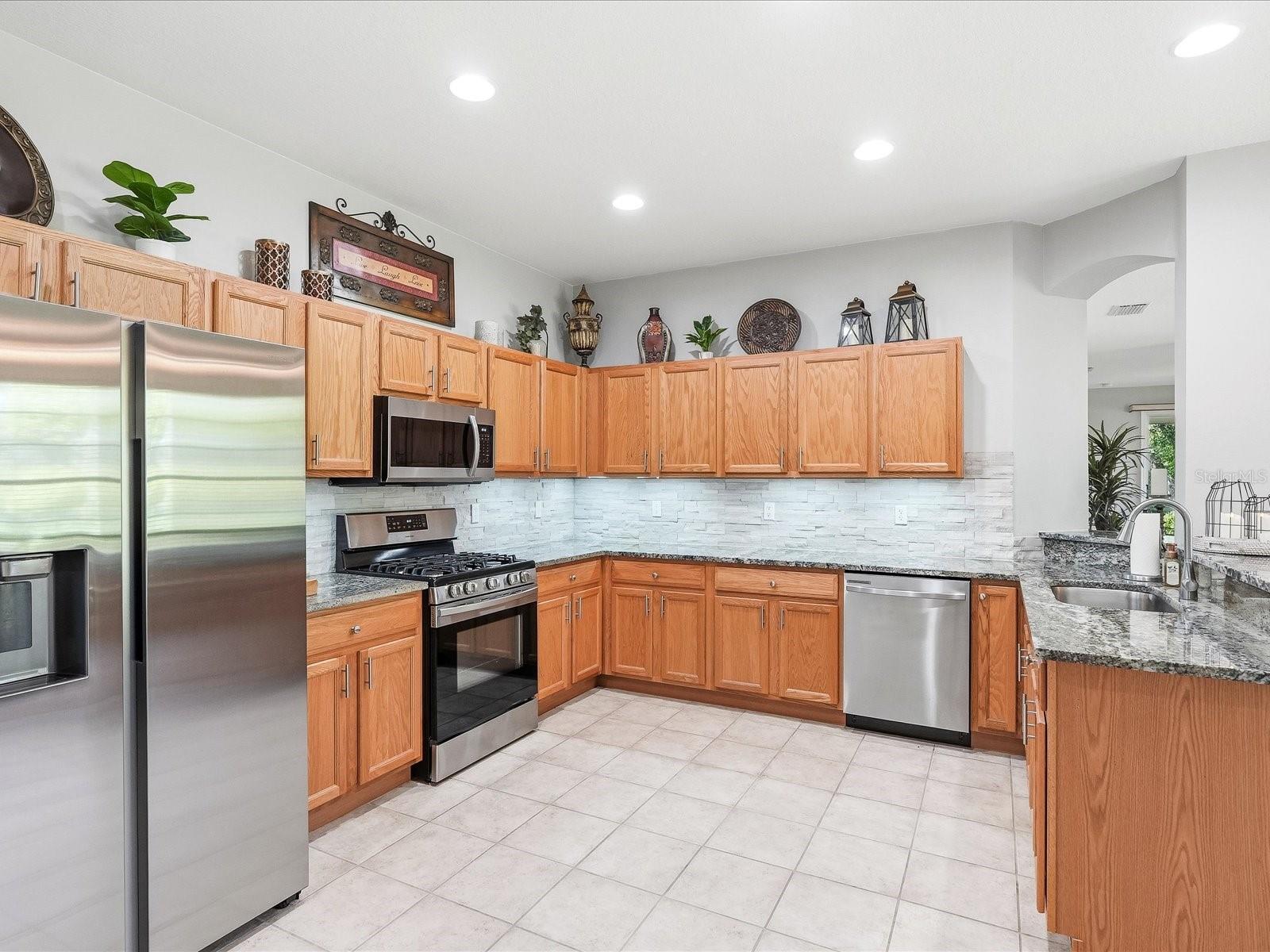 4693 WHISPERING OAKS DR — photo 18