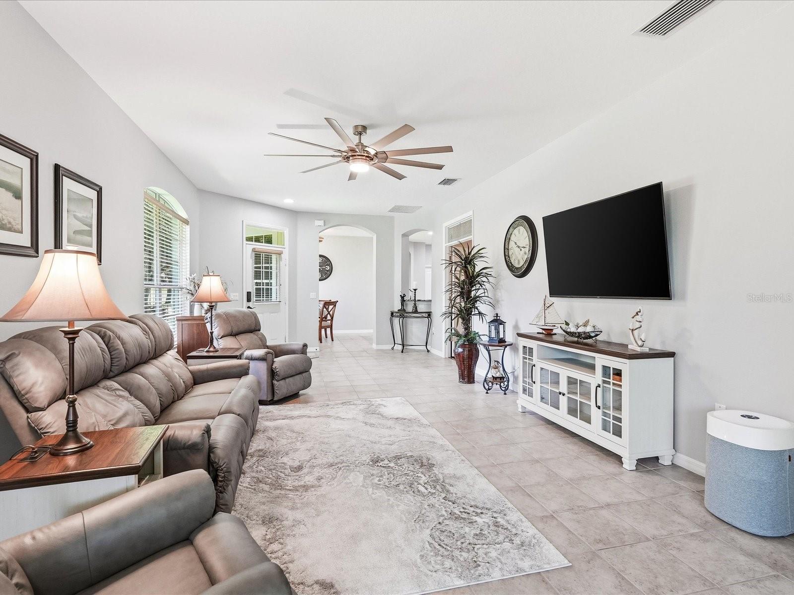 4693 WHISPERING OAKS DR — photo 13