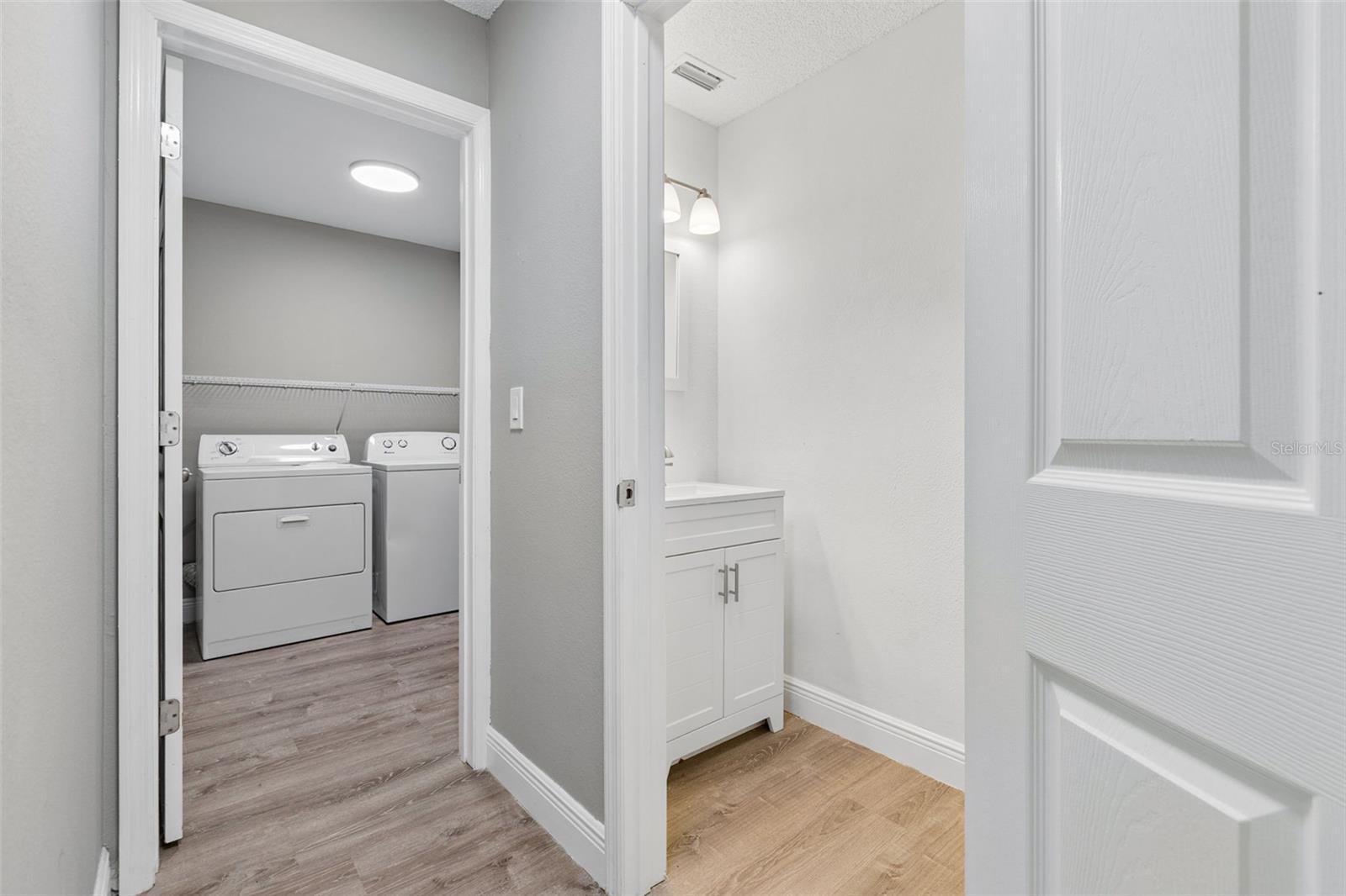 12914 LONGCREST DR — photo 31