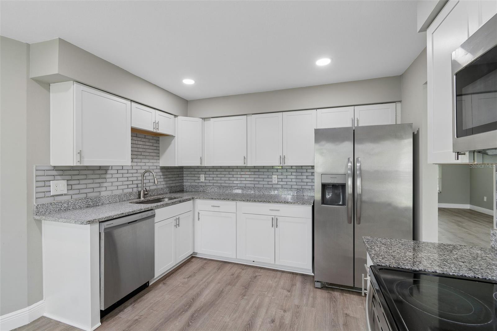 12914 LONGCREST DR — photo 13
