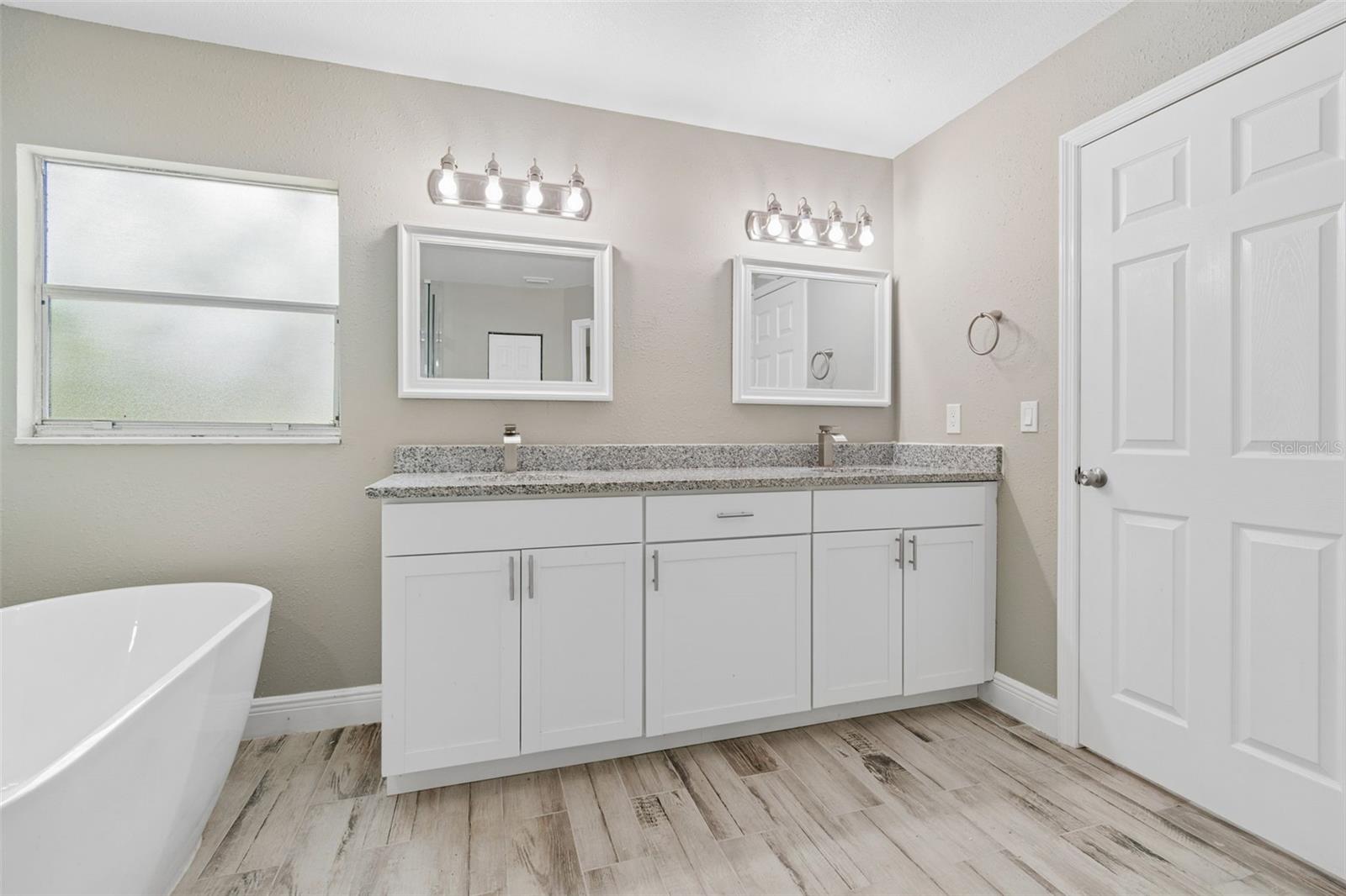 12914 LONGCREST DR — photo 47
