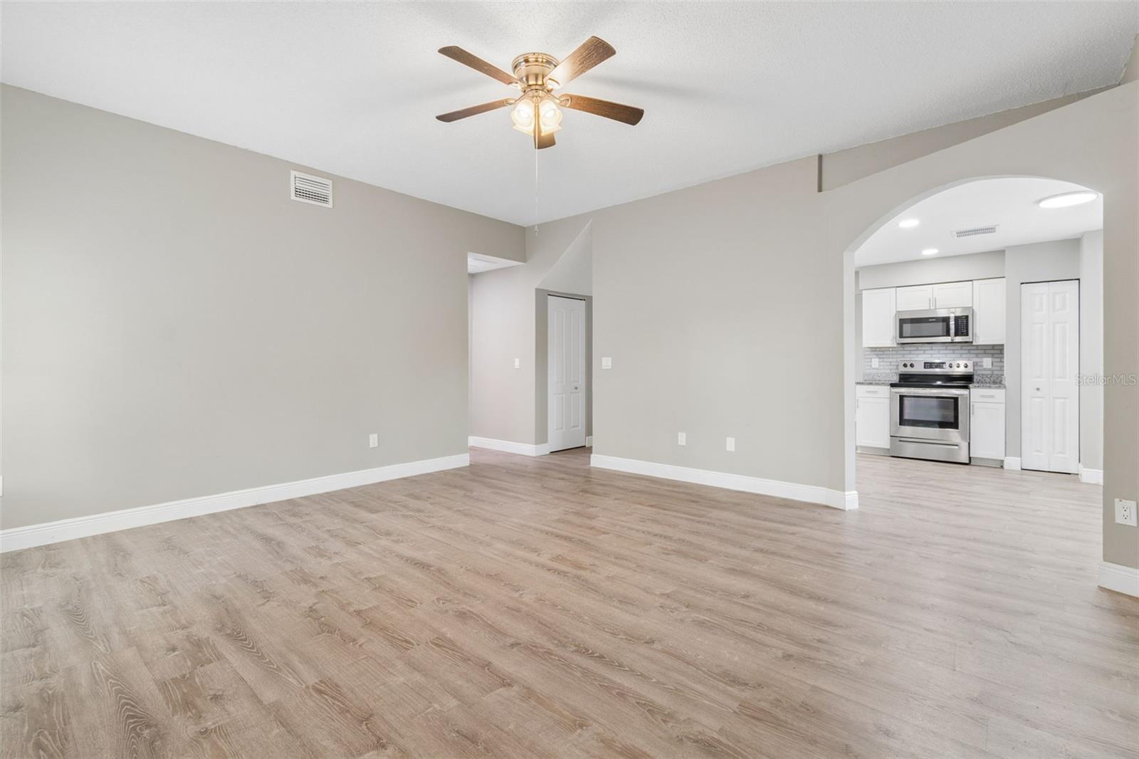 12914 LONGCREST DR — photo 28