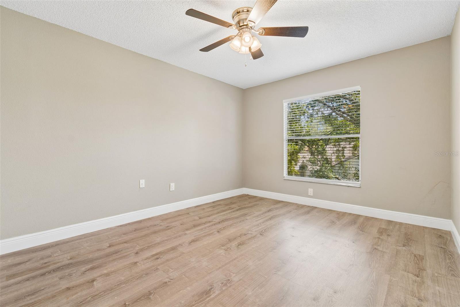 12914 LONGCREST DR — photo 37