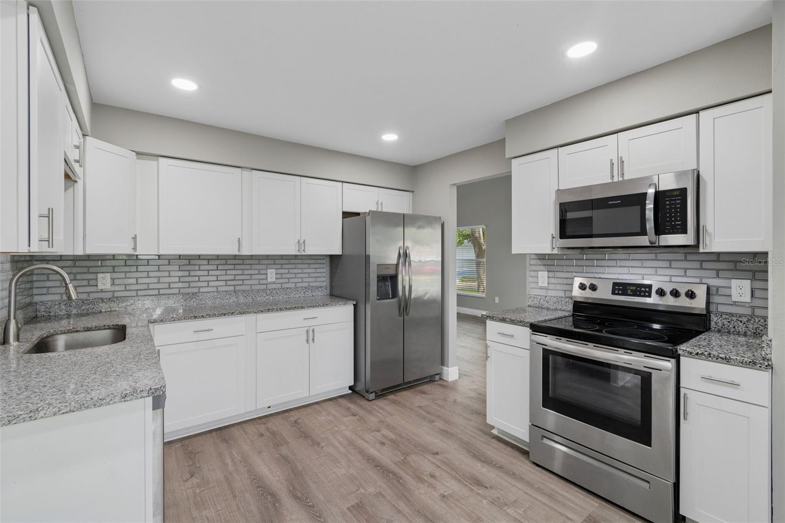 12914 LONGCREST DR — photo 26