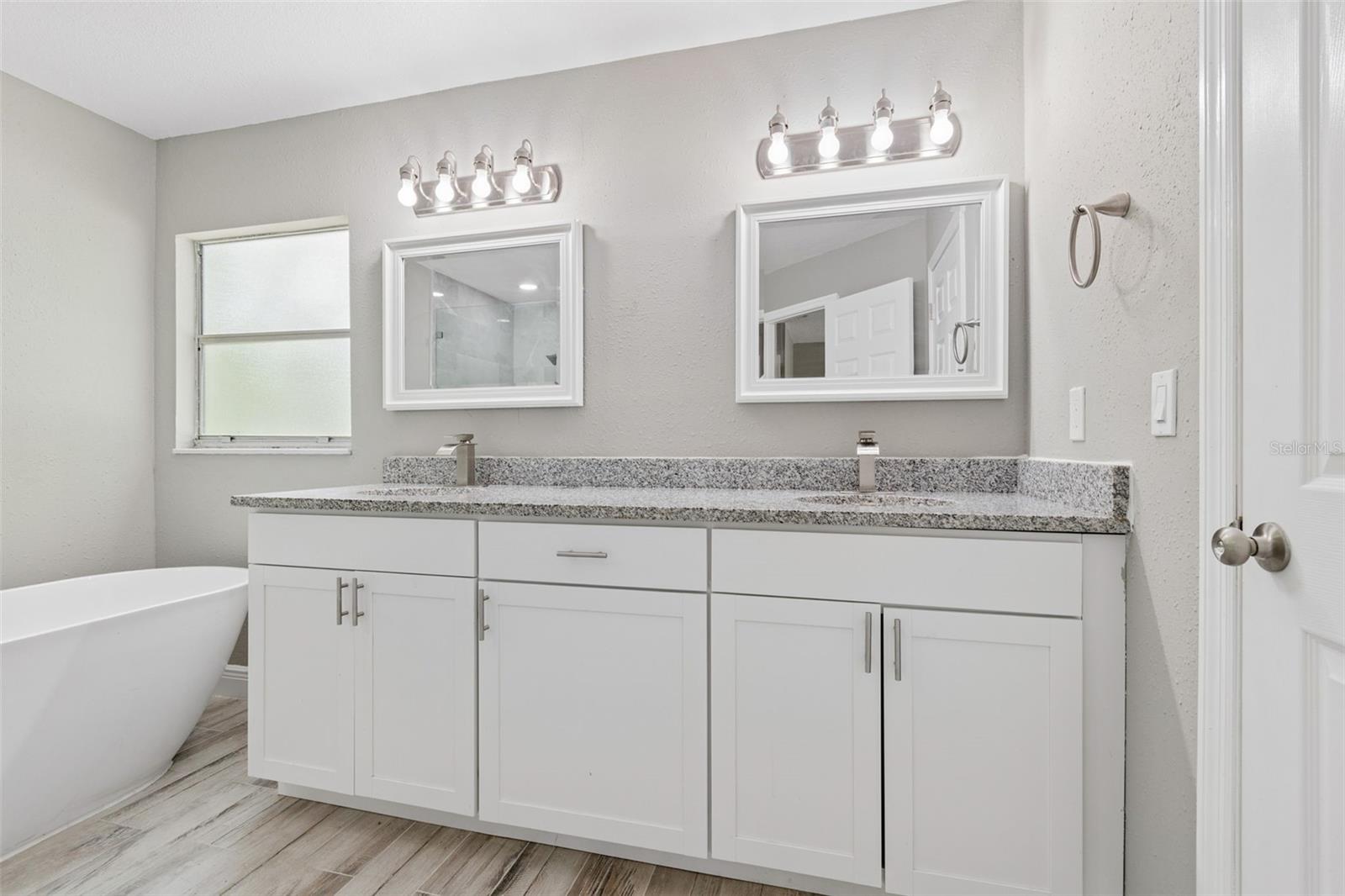 12914 LONGCREST DR — photo 48