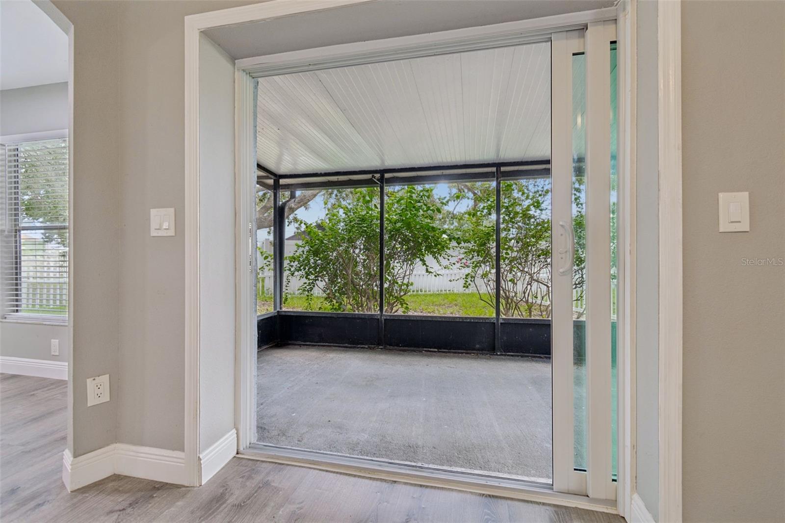12914 LONGCREST DR — photo 54