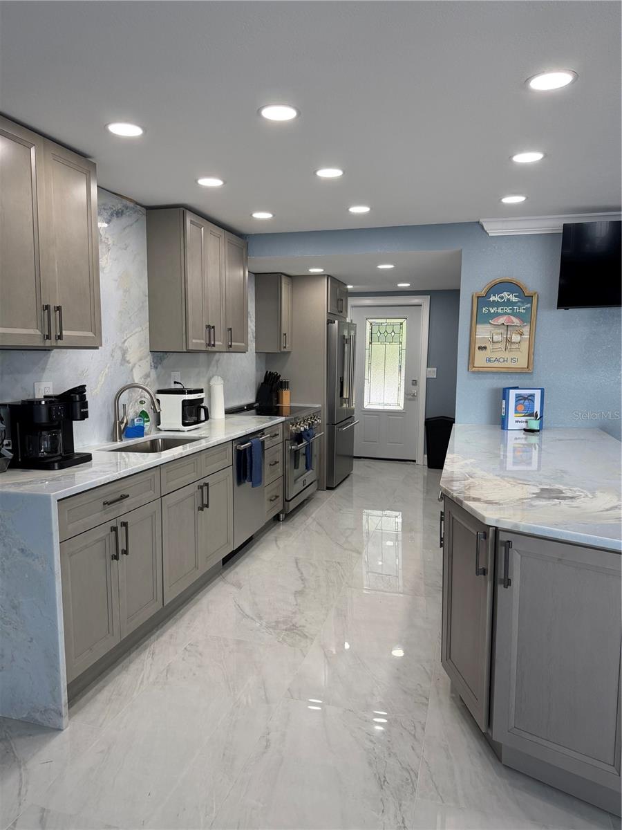 887 S GULFVIEW BLVD — photo 25