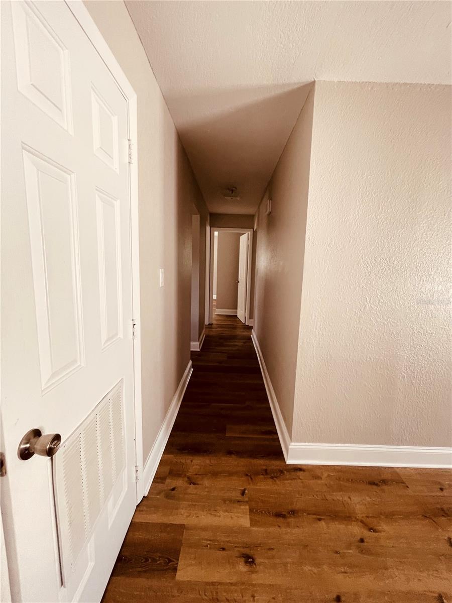 3210 LAUREL LN — photo 10